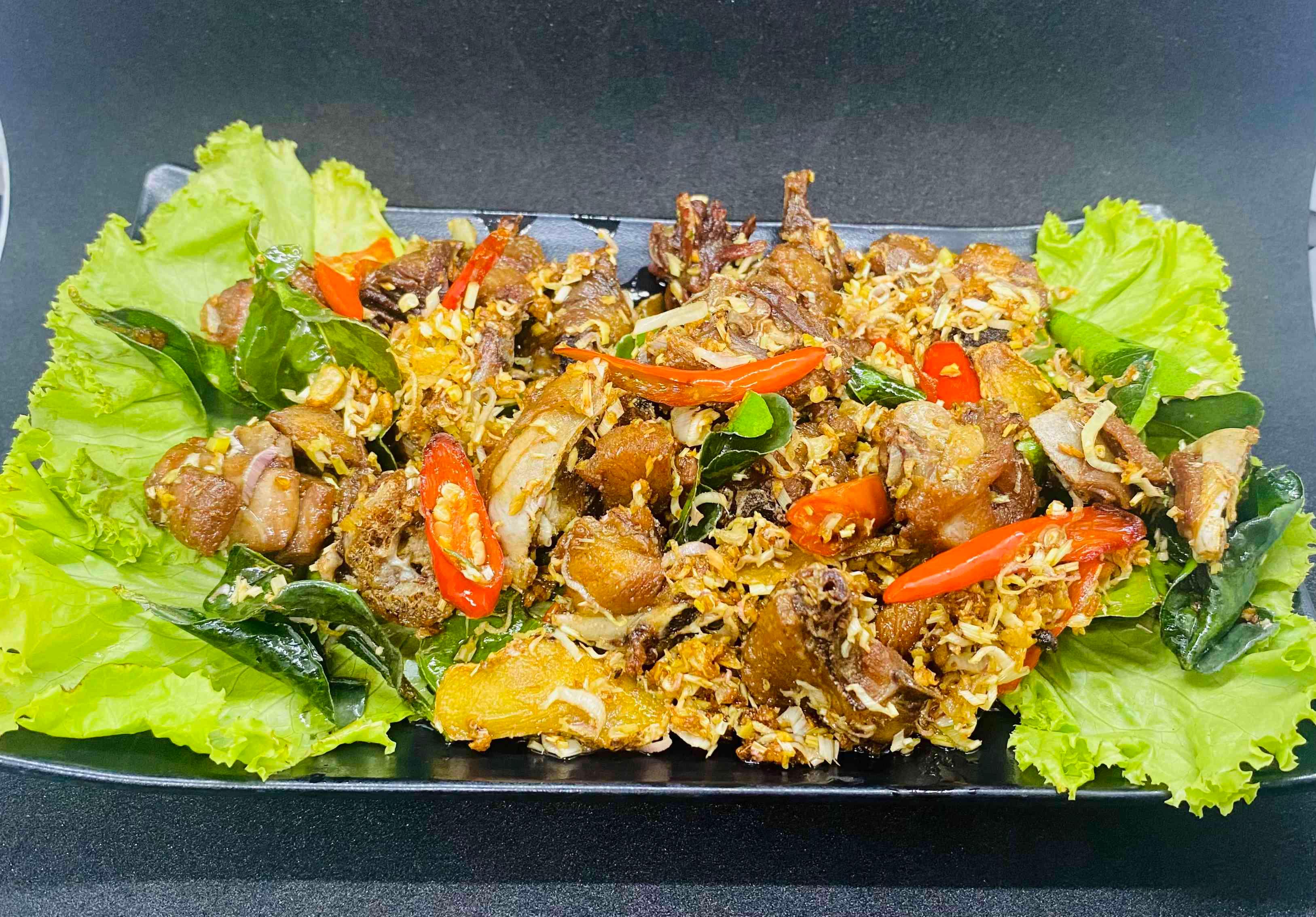 មាន់លីងគល់ស្លឹកគ្រៃ