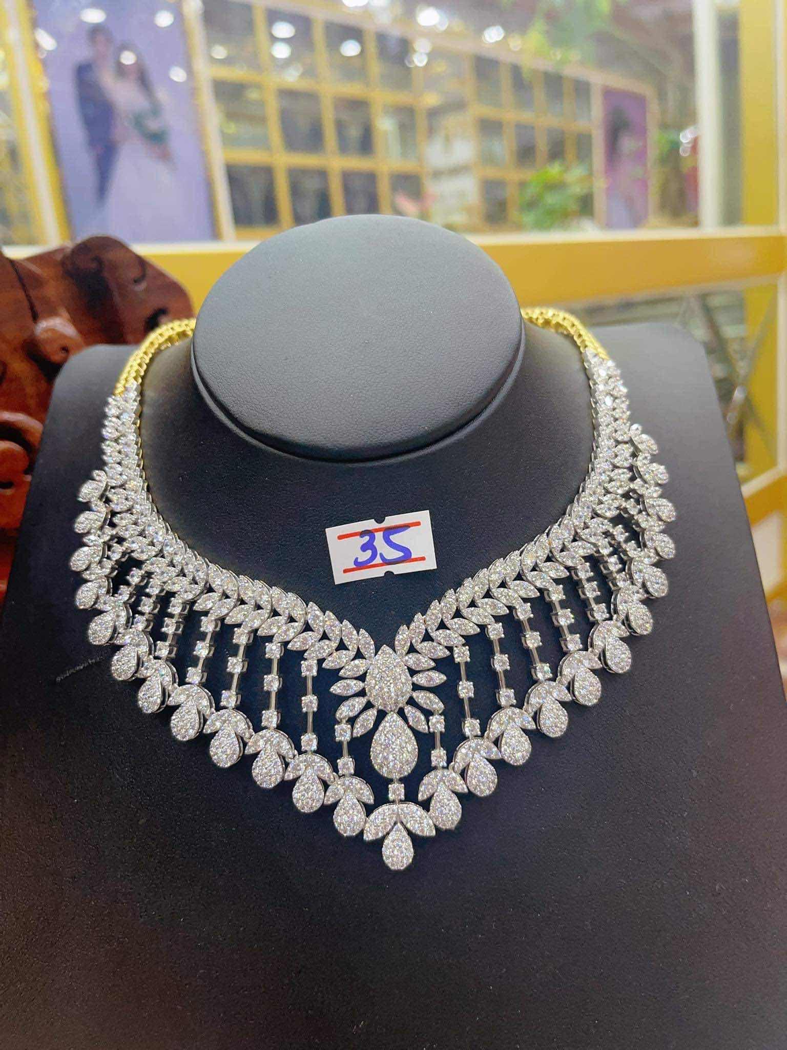 ស្វារេ