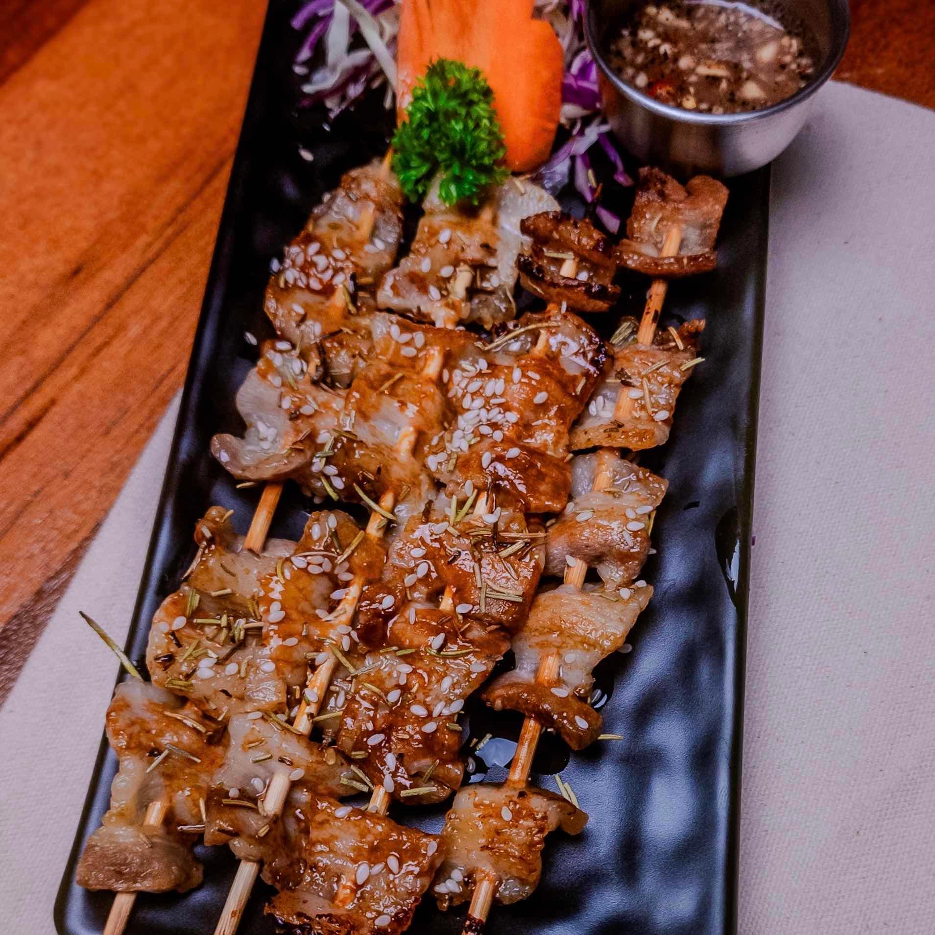 សាច់ជ្រូកបីជាន់អាំងចង្កាក់