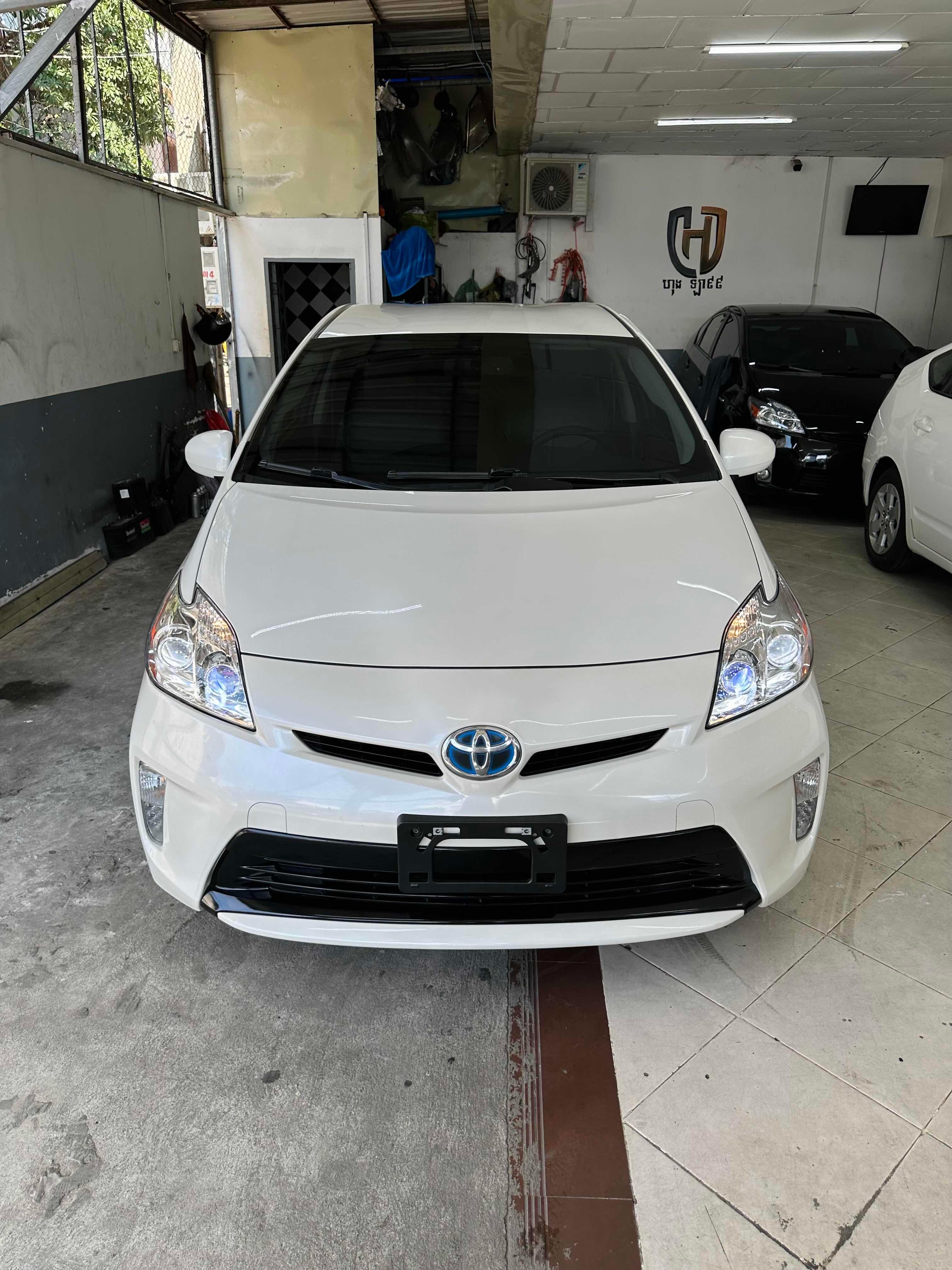 2012 Option4 | Toyota Prius 