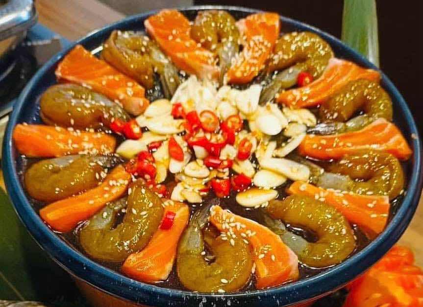 ត្រីសាម៉ុនជួបមិត្ត