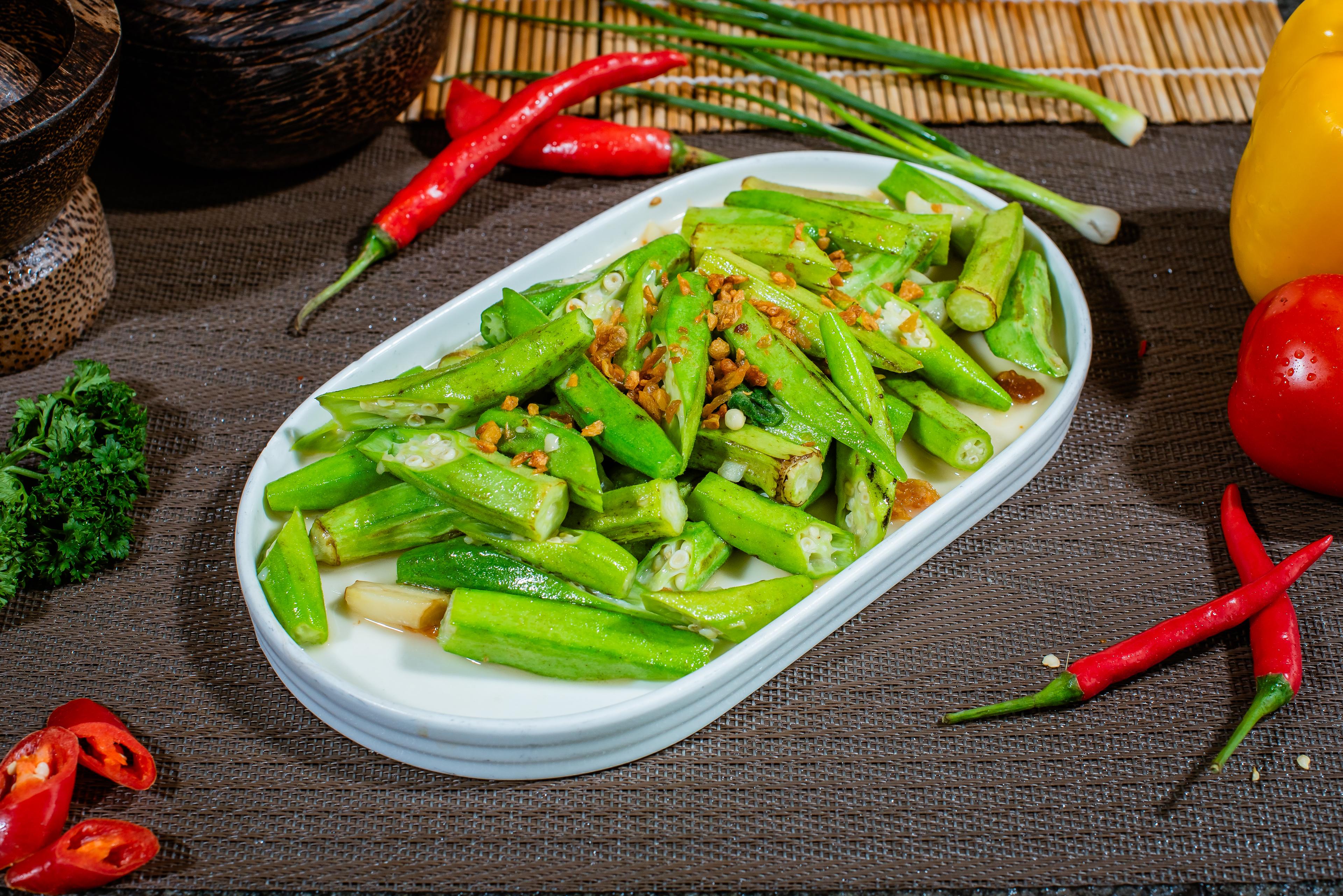 ឆាពោតបារាំងប្រេងខ្យង Stir fried okra with oyster sauce 蚝油炒秋葵