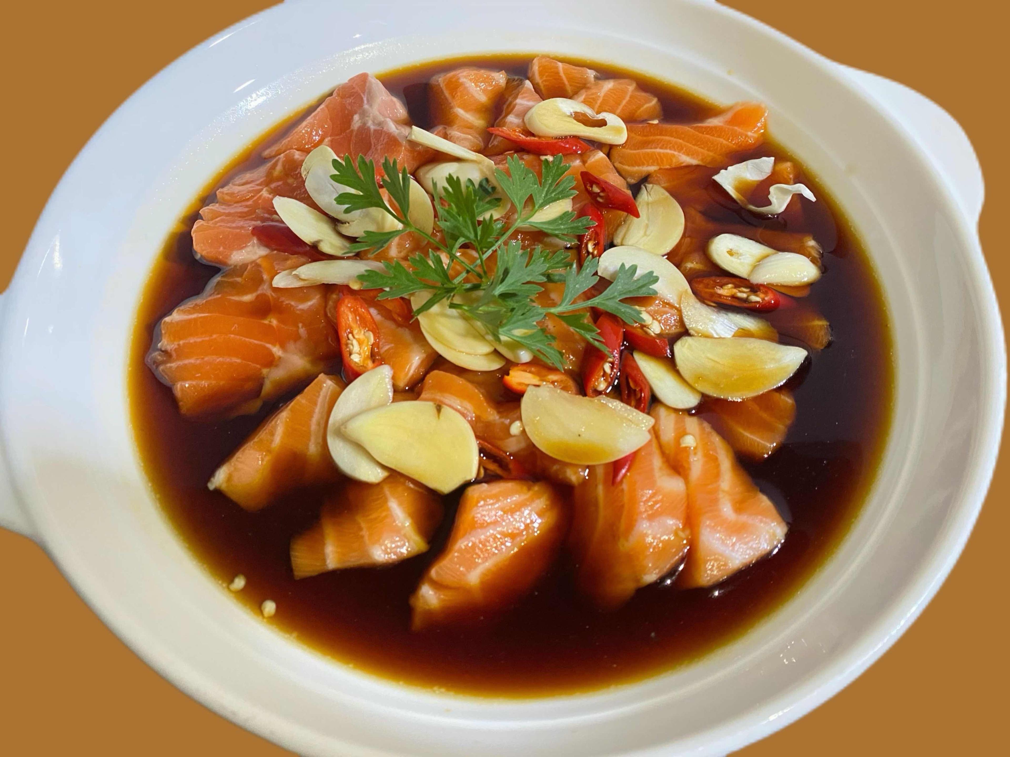 ត្រីសាលម៉ុនត្រាំទឹកសុីអុីវ