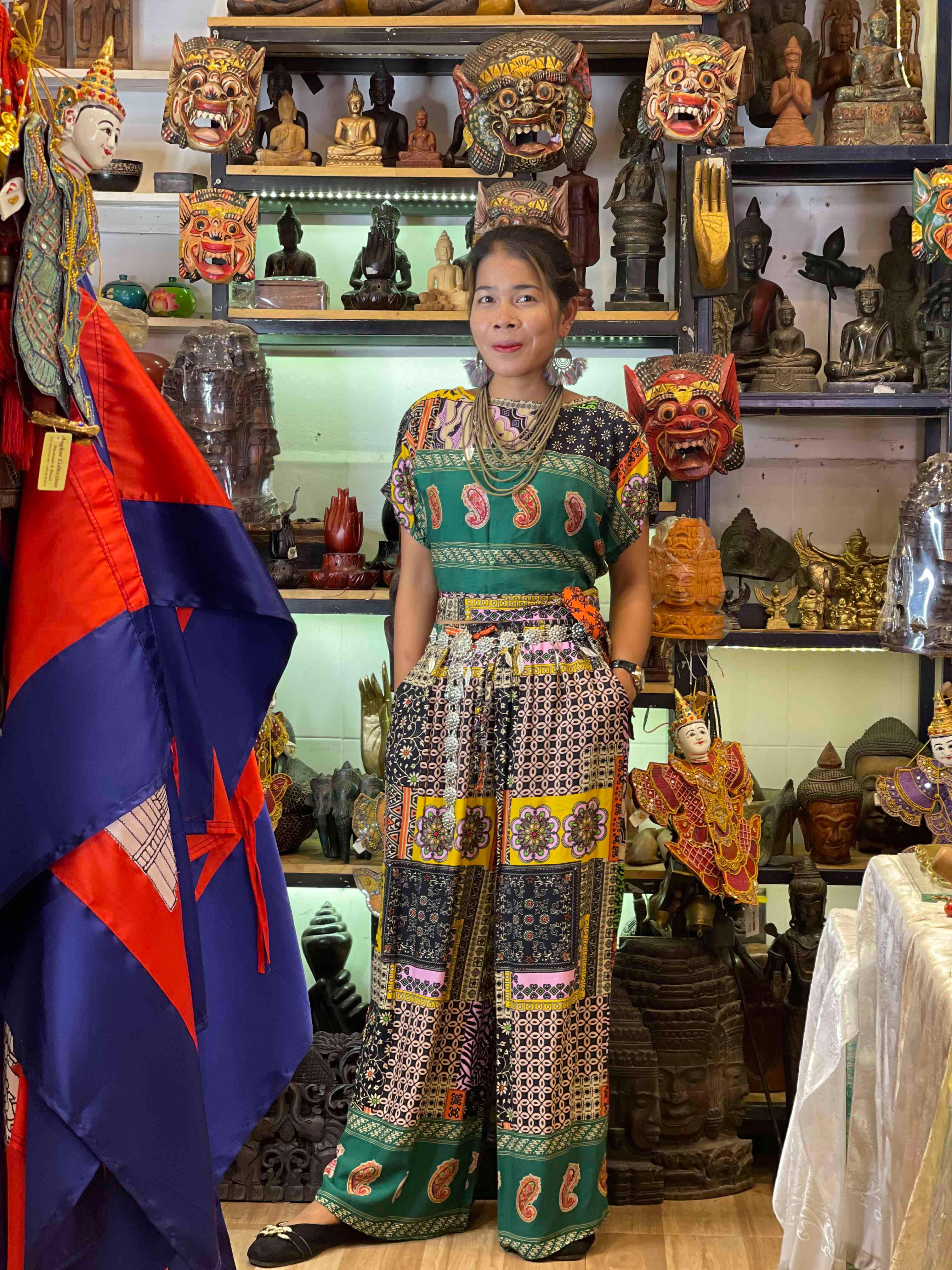 ឈុត ខោអាវបូក្រោយ