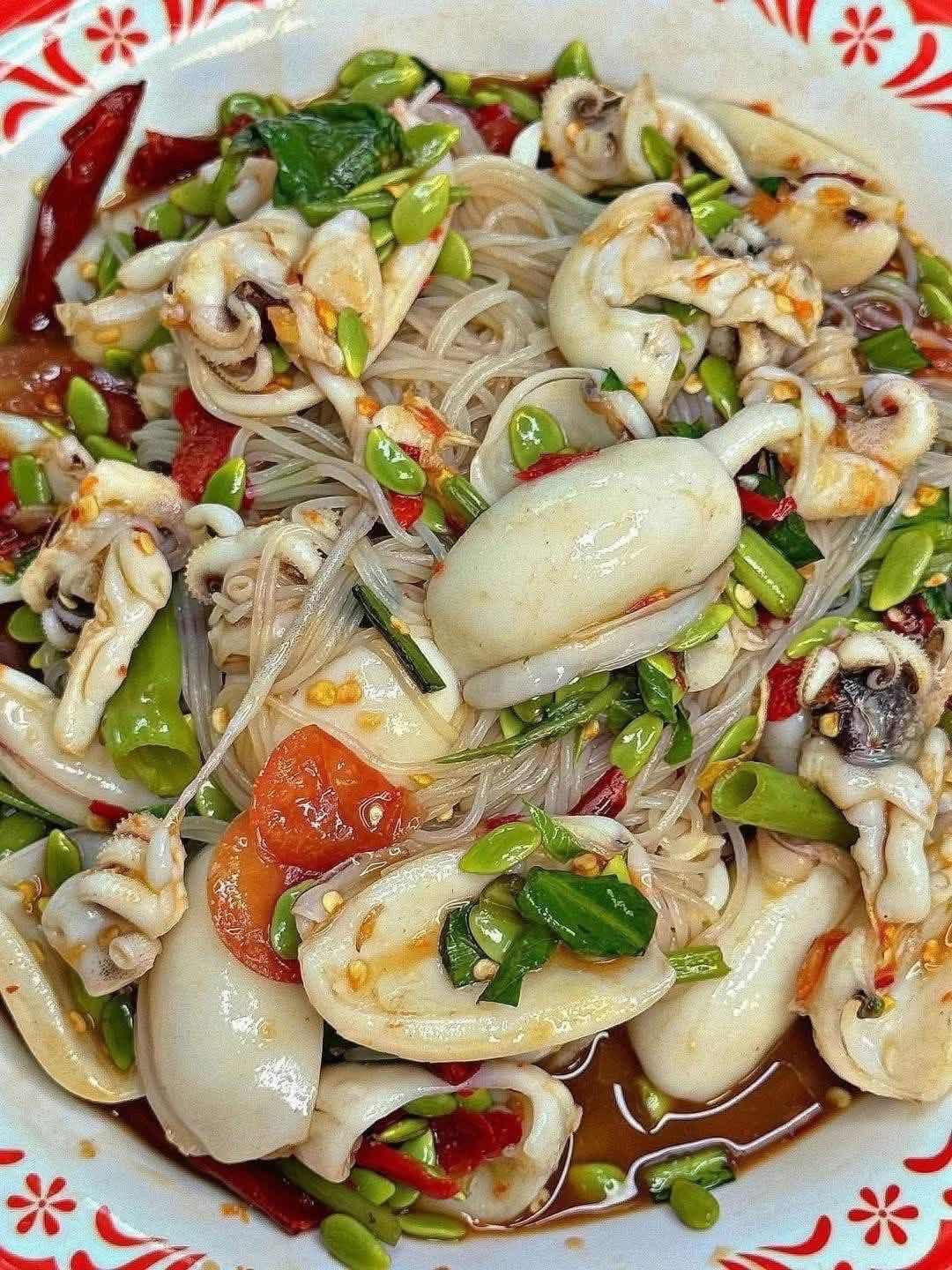 បុក នំបញ្ចុកគ្រឿង សមុទ្រ