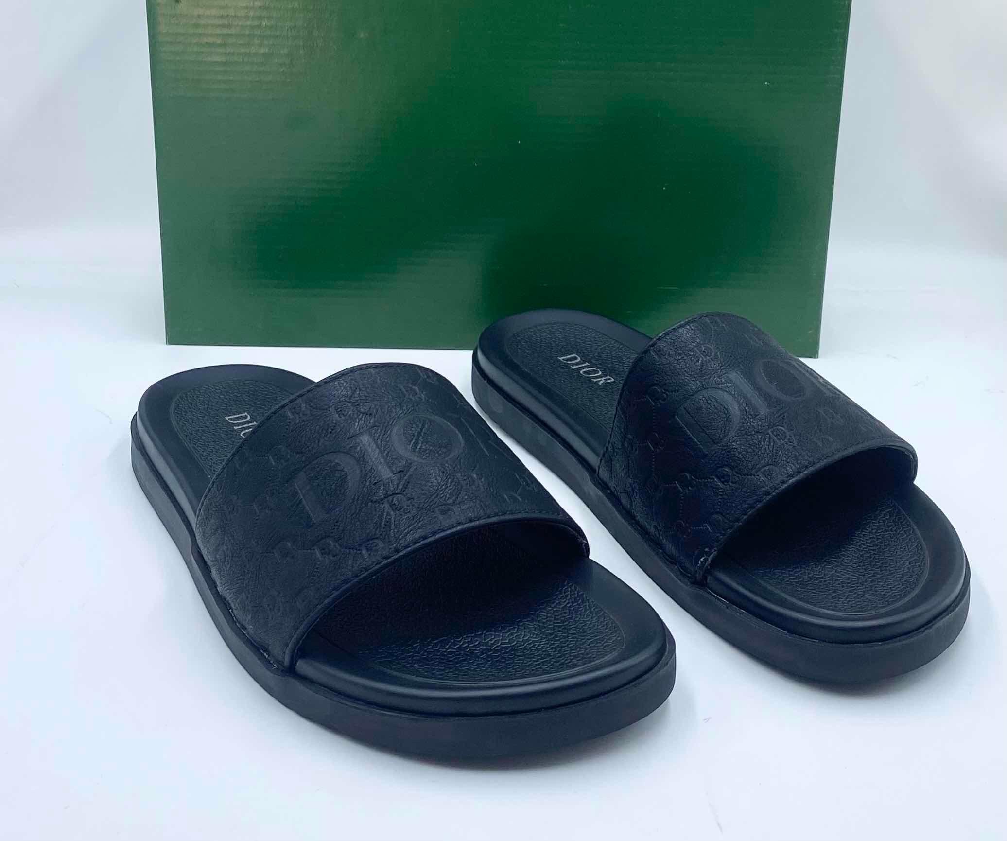 ស្បែកជើង ស៊ក បន្ទះ Dior