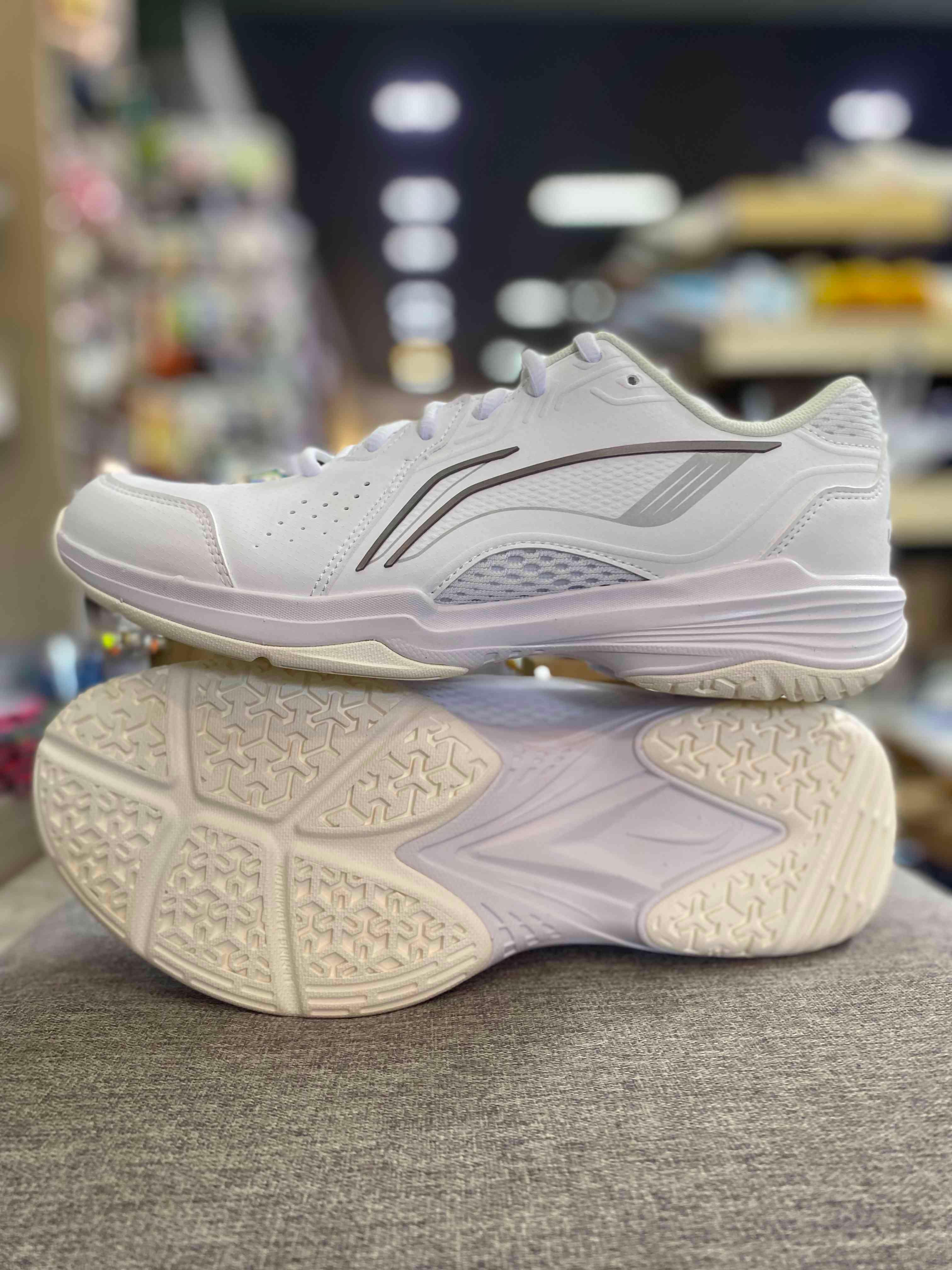 ស្បែកជើងLi-Ning ស