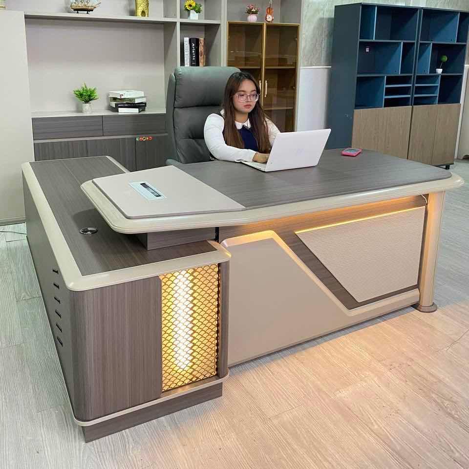 តុប្រធាន មានពីរទំហំ