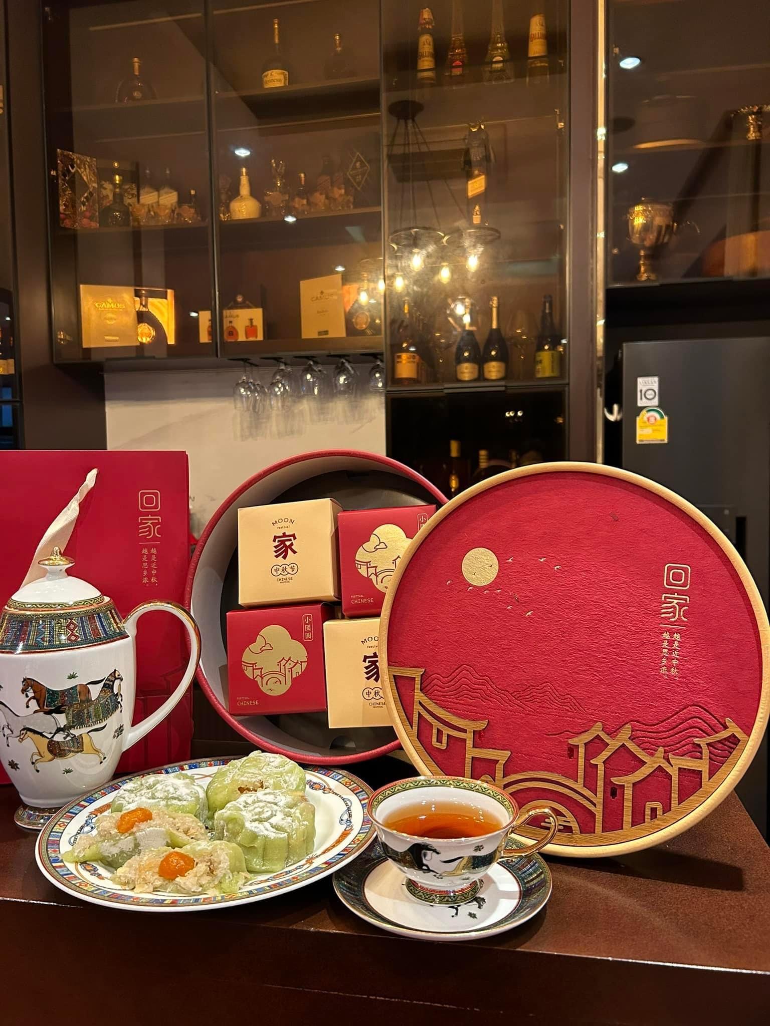 ប្រអប់នំព្រះខែ​ VIP Moon Cake Box 