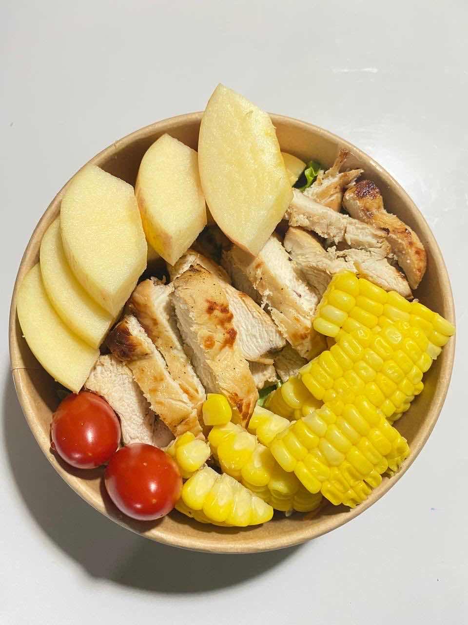 សាឡាដ ប៉ោម+ទ្រូងមាន់+ពោត/Salad Apple+Chickens breast+corn