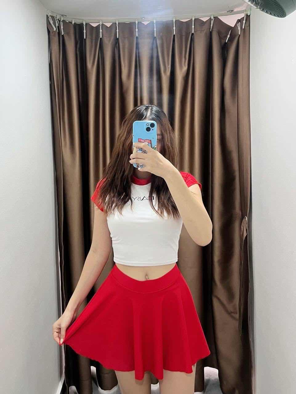 ឈុតហែលទឹក ដៃខ្លី