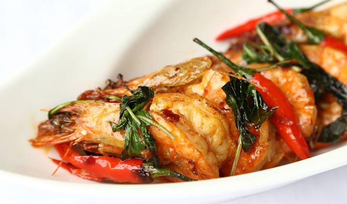 បង្គាឆាអំពិលទុំ ឬឆាម្រេចខ្ចី Fried Prawn with Tamerine or Green Pepper