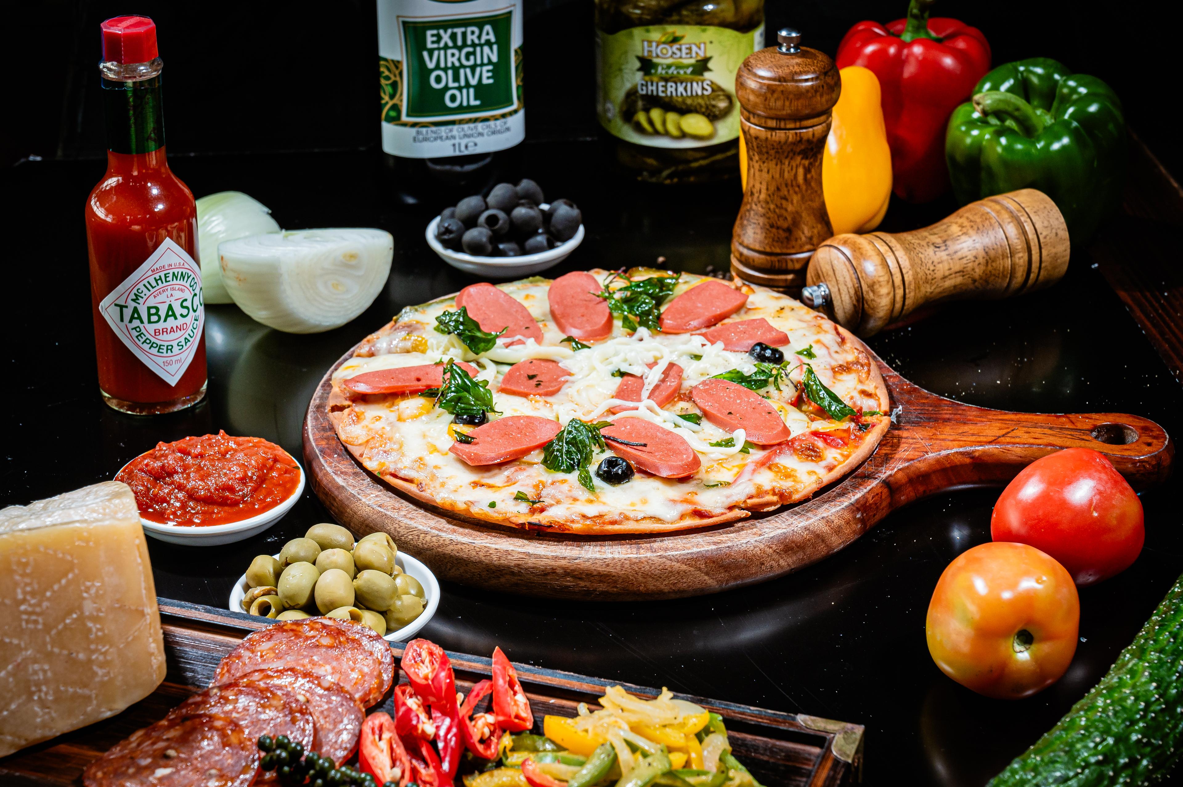 ភីហ្សាសាច់ក្រក ហតដក Hot dog pizza 热狗披萨