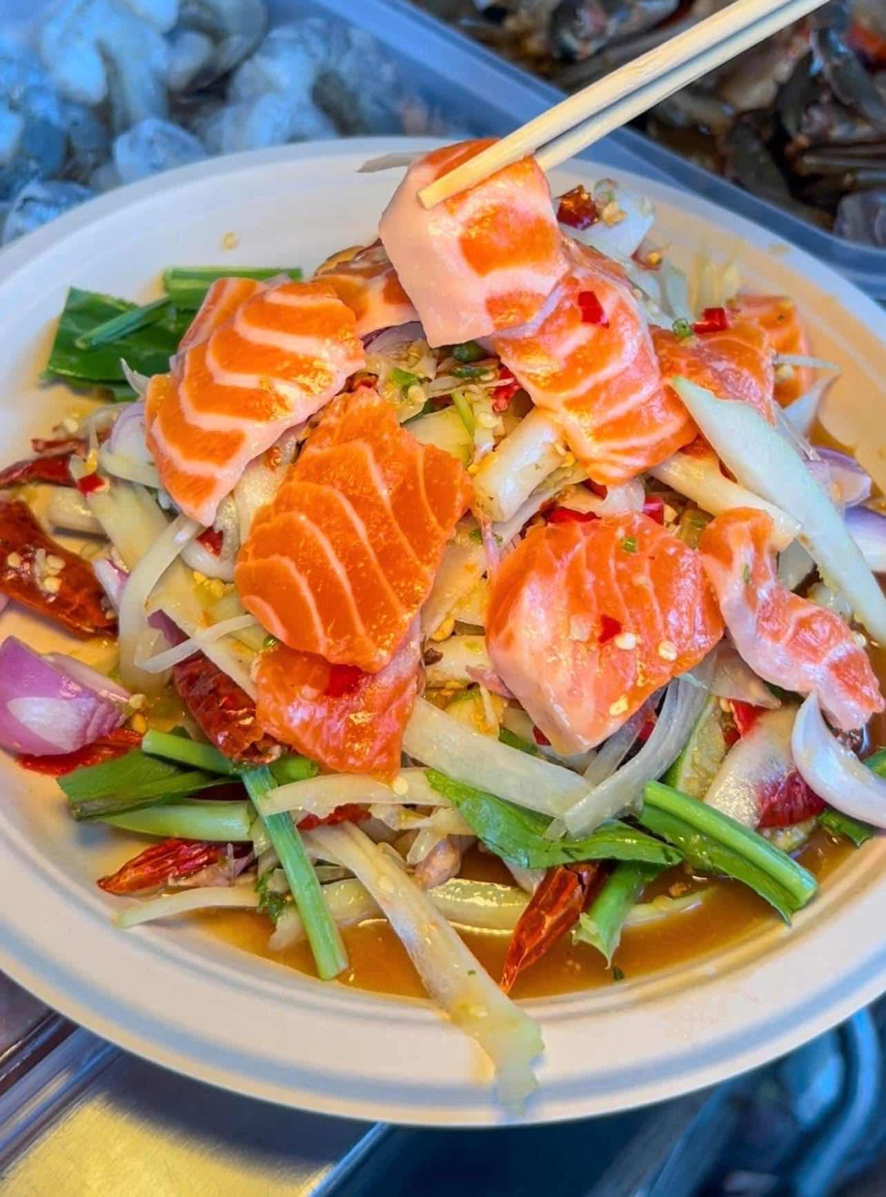 បុកត្រីសាលម៉ុន