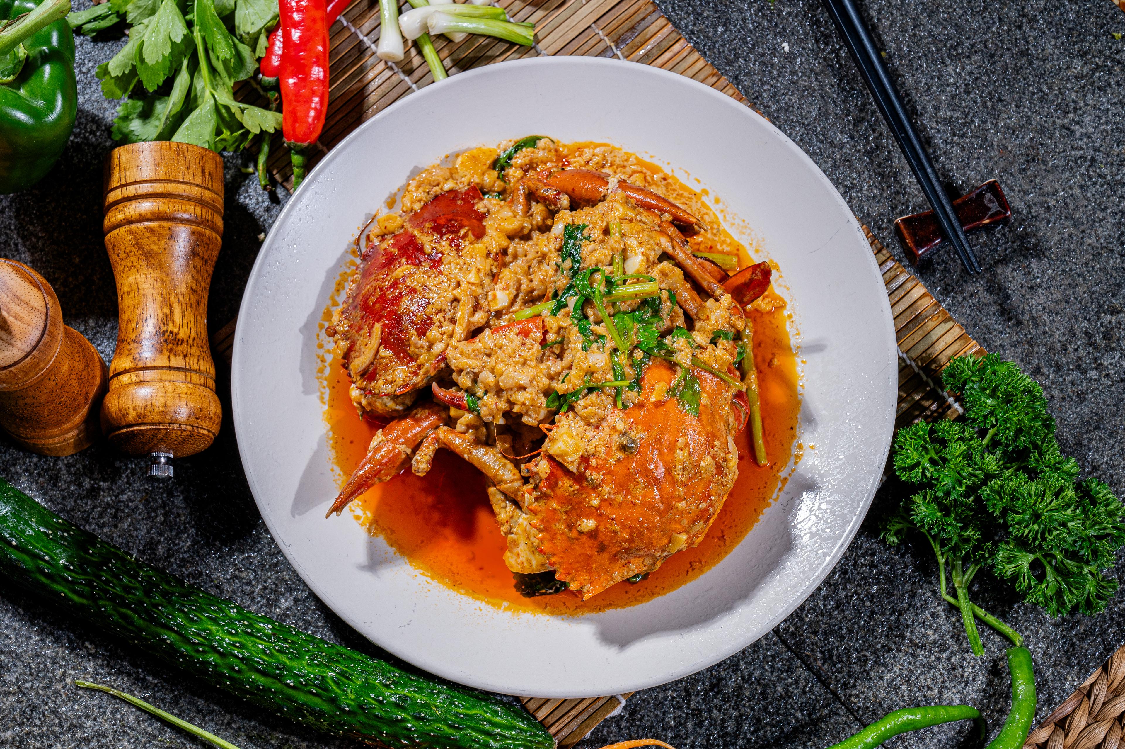 ក្តាមថ្មឆាការី Stir fried mud crab with curry sauce 咖喱蟹