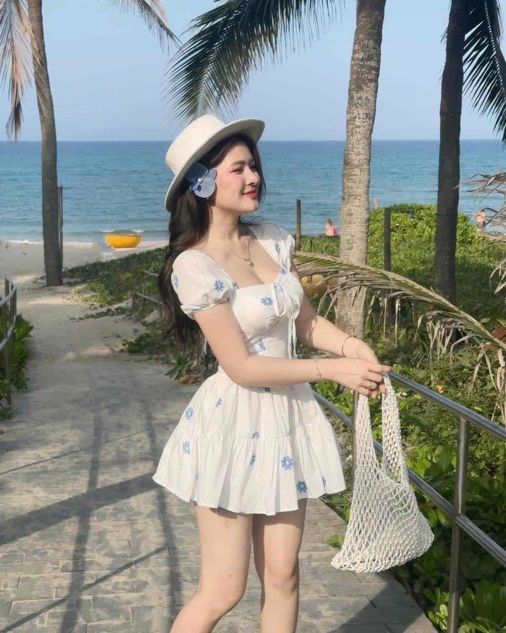 រ៉ូបខ្លីផ្កស