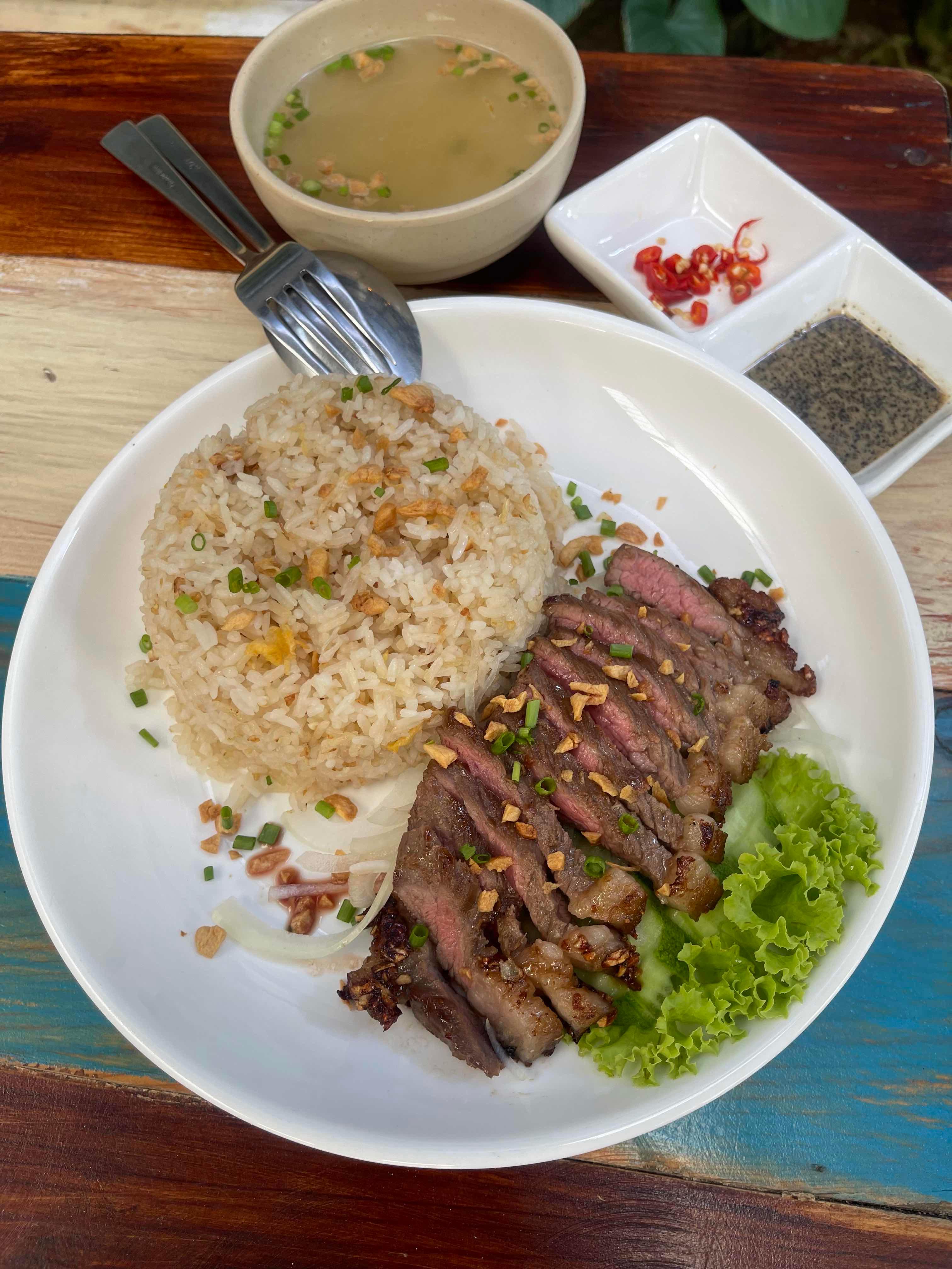 បាយខ្ទឹមលីងសាច់គោចៀន