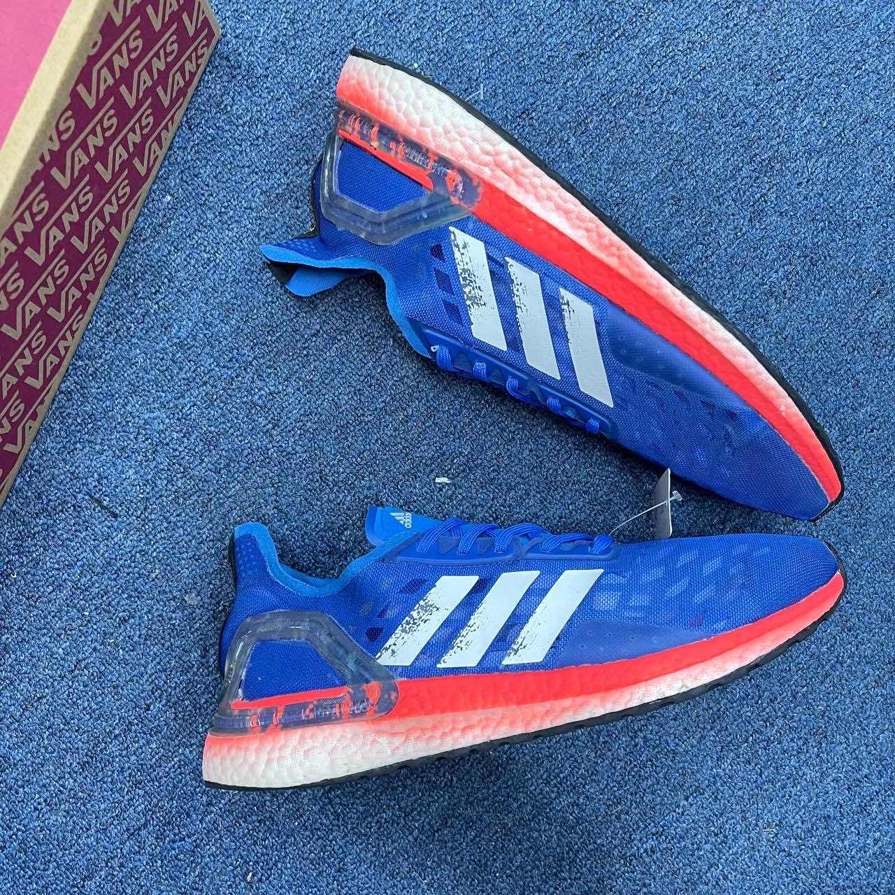 ADIDAS Ultraboost PB Glory blue white solar red