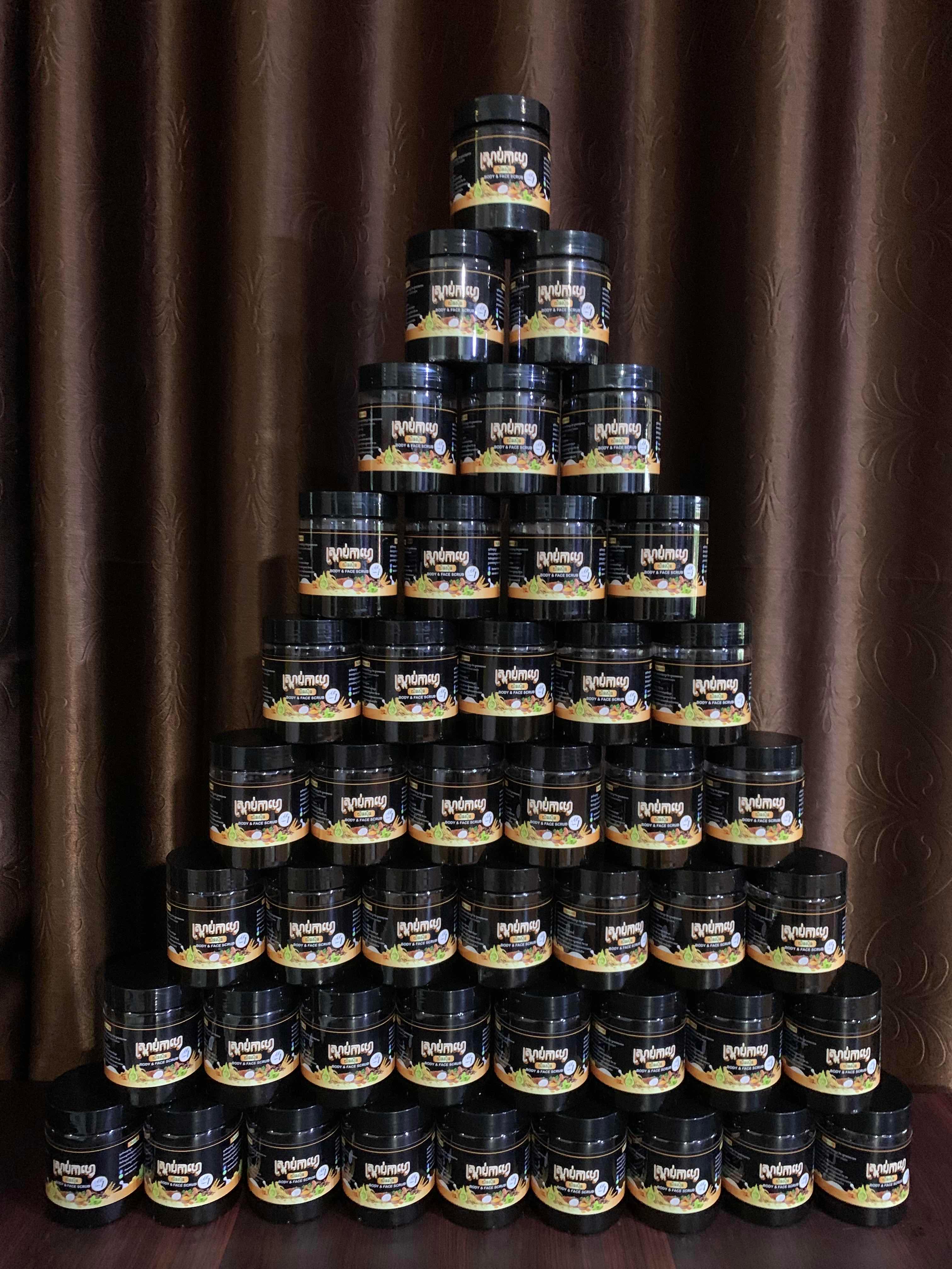 ស្ក្រាប់​កាហ្វេ​យិន​ស៊ិន​  all in 1. ផ្ទៃមុខ​និង​ដងខ្លួន​  4$ 