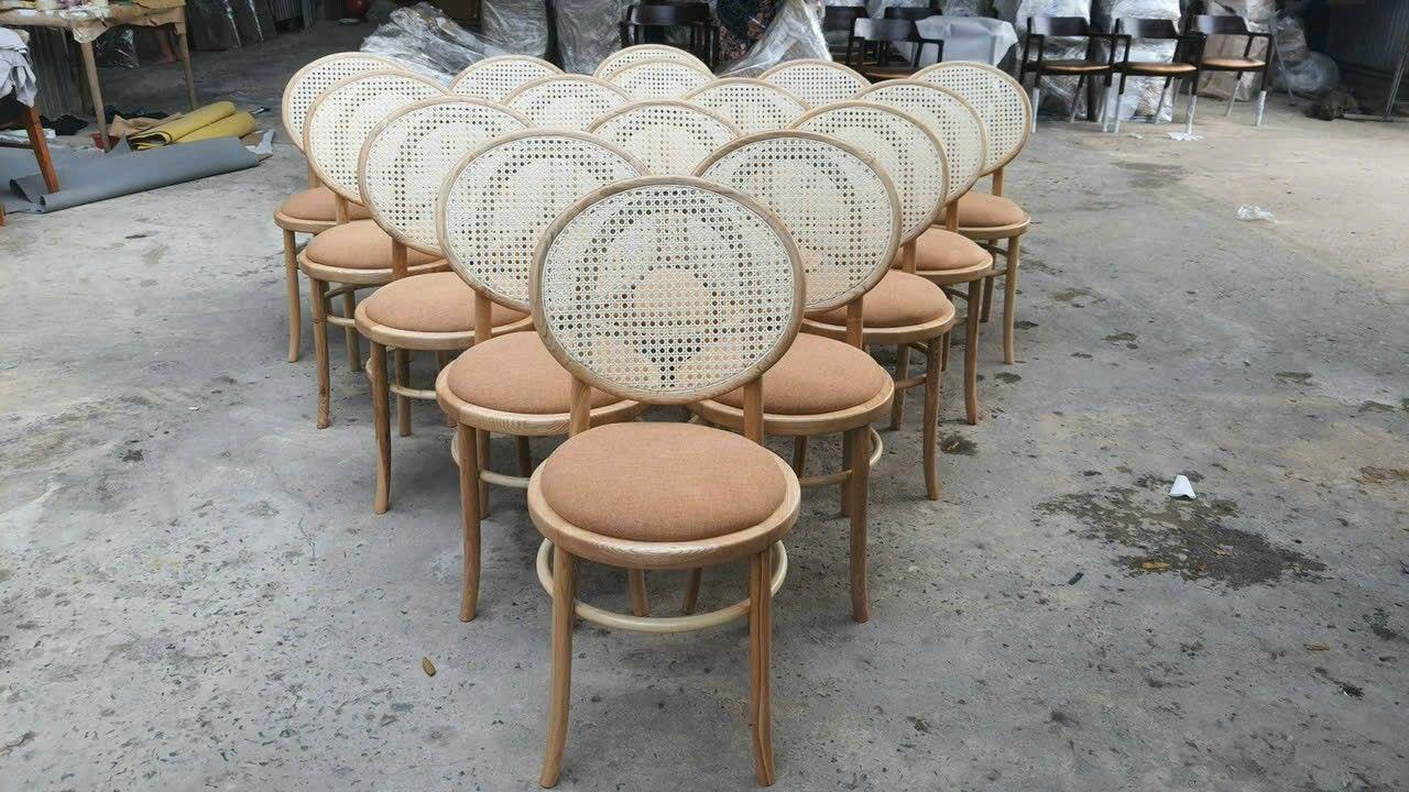 កៅអីឈើលាយពូកខ្នងផ្តៅ