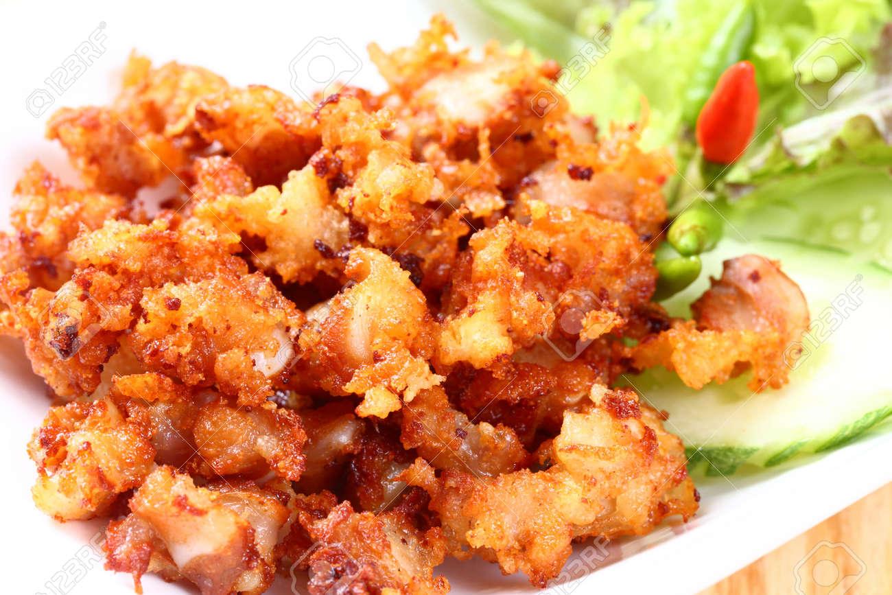 សសៃកែងក្ងានបំពងខ្ទឹមស (Deep Fried Goose-heels)