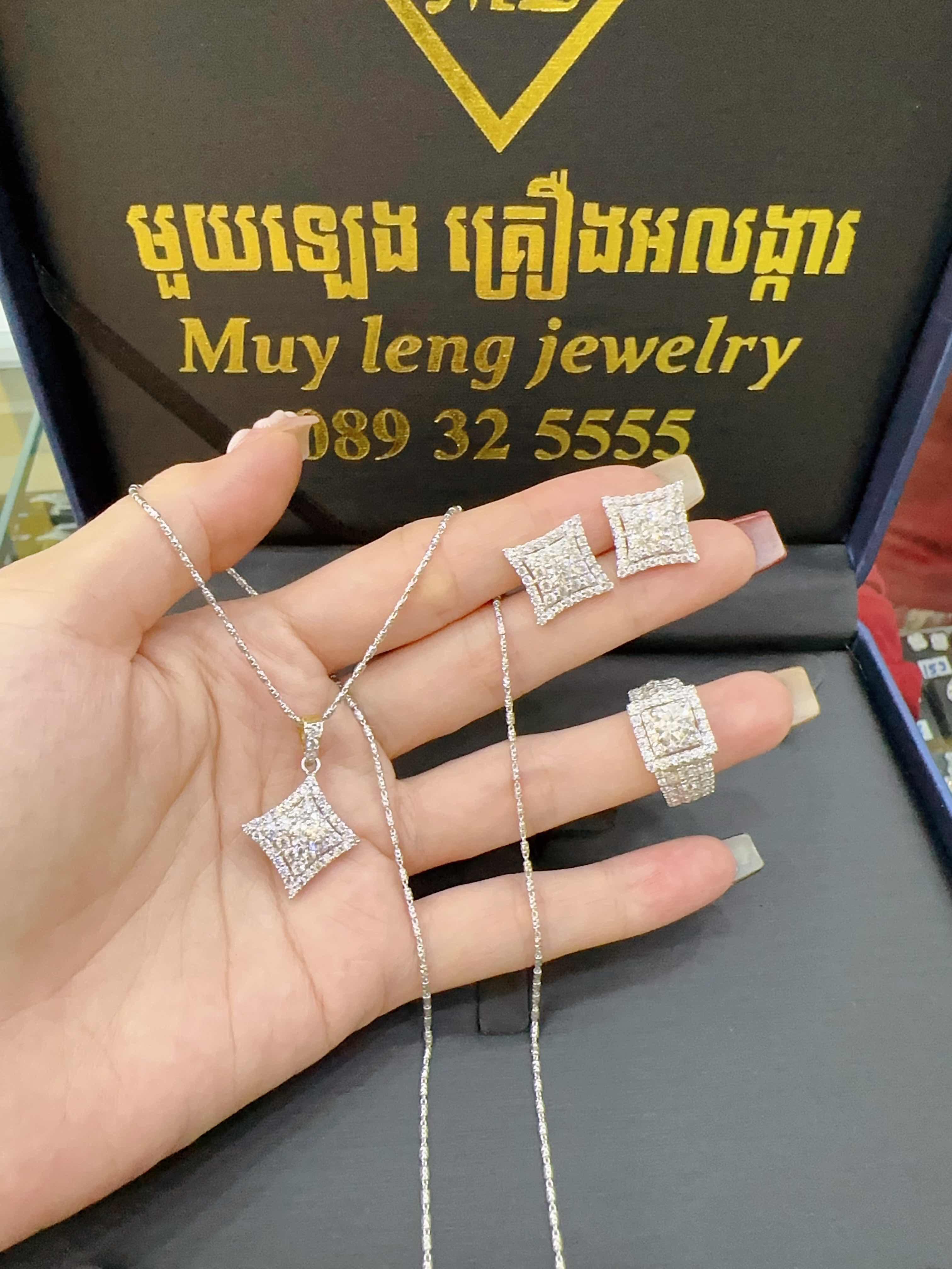 ឈុត
