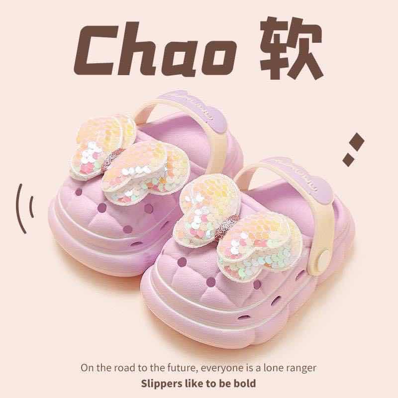 ស្បែកជើងកូនស្រី