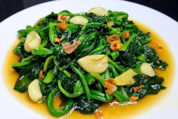 ពុយឡេងឆាខ្ទឹមស Stir-Fried Puyleng with Garlic