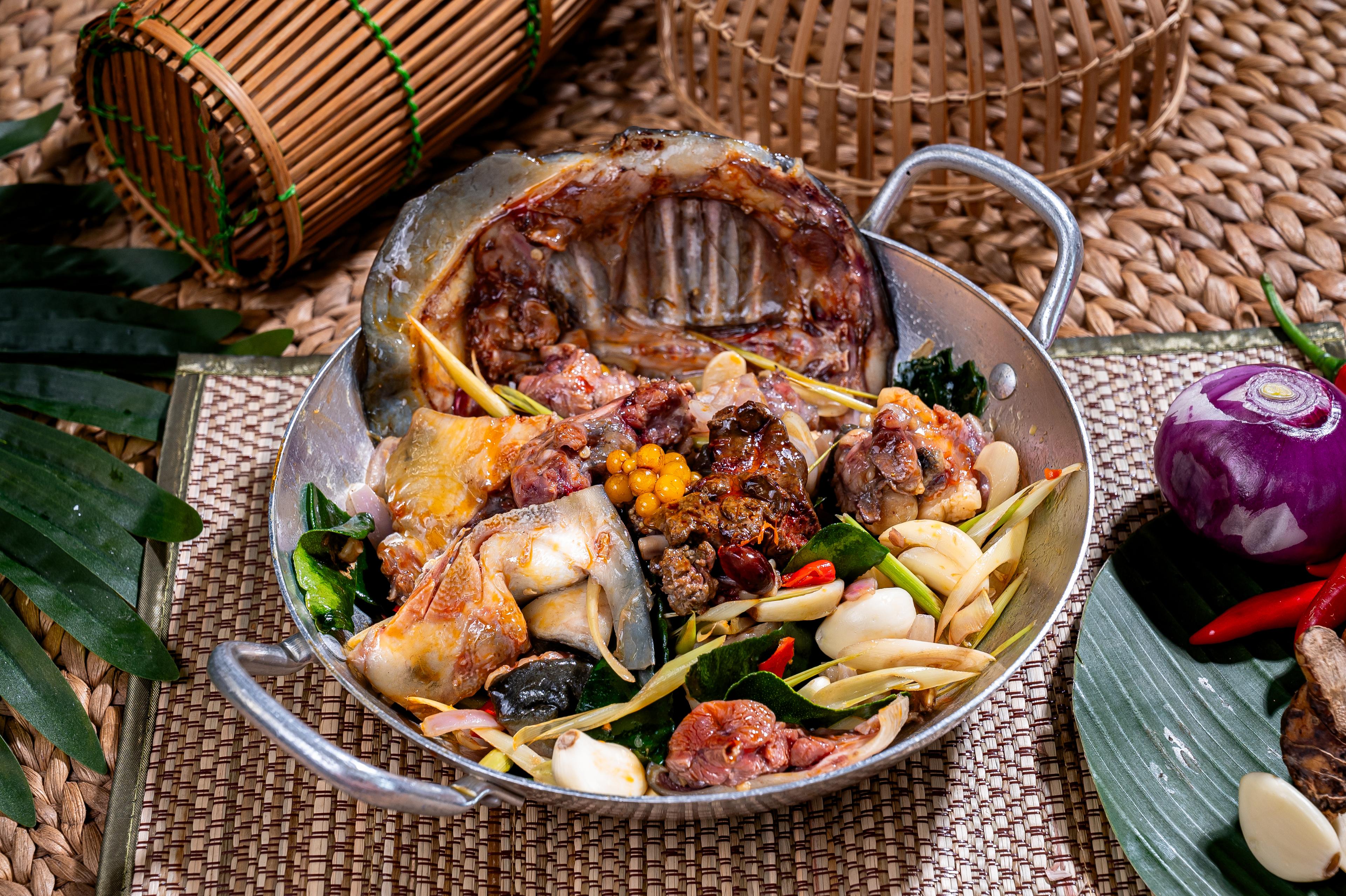 កន្ធាយចំហុយខ្ទឹមស Steamed turtle with garlic 蒜蓉蒸甲鱼