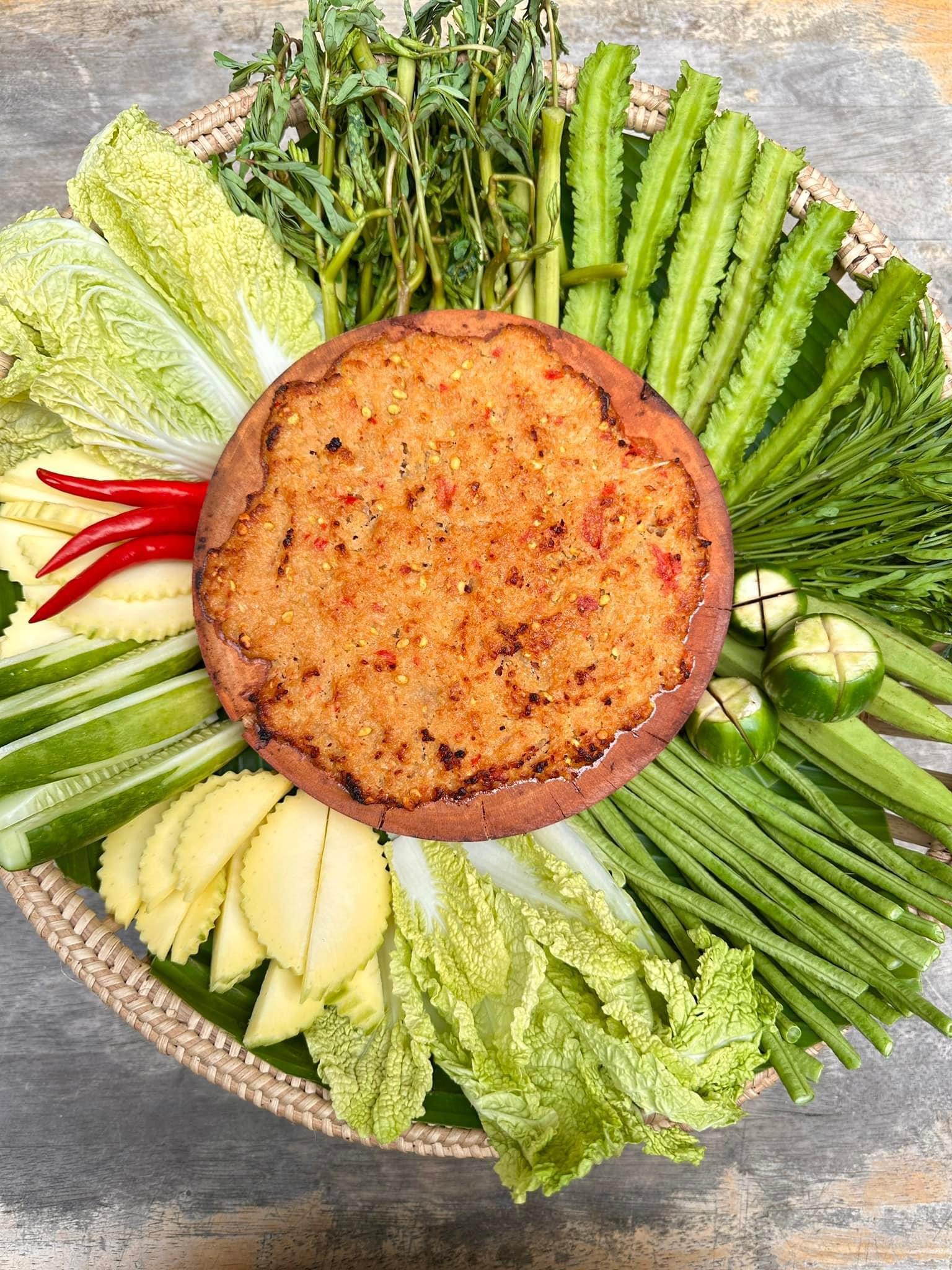 ប្រហុកដុតលើជ្រុញ
