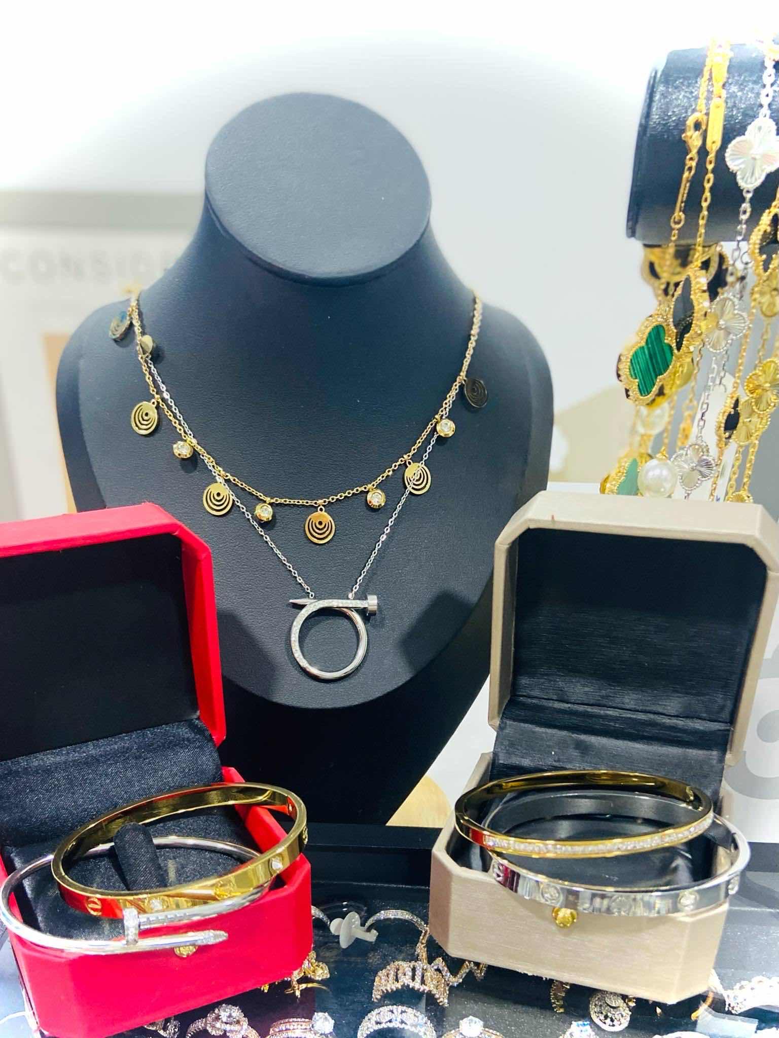Neckles