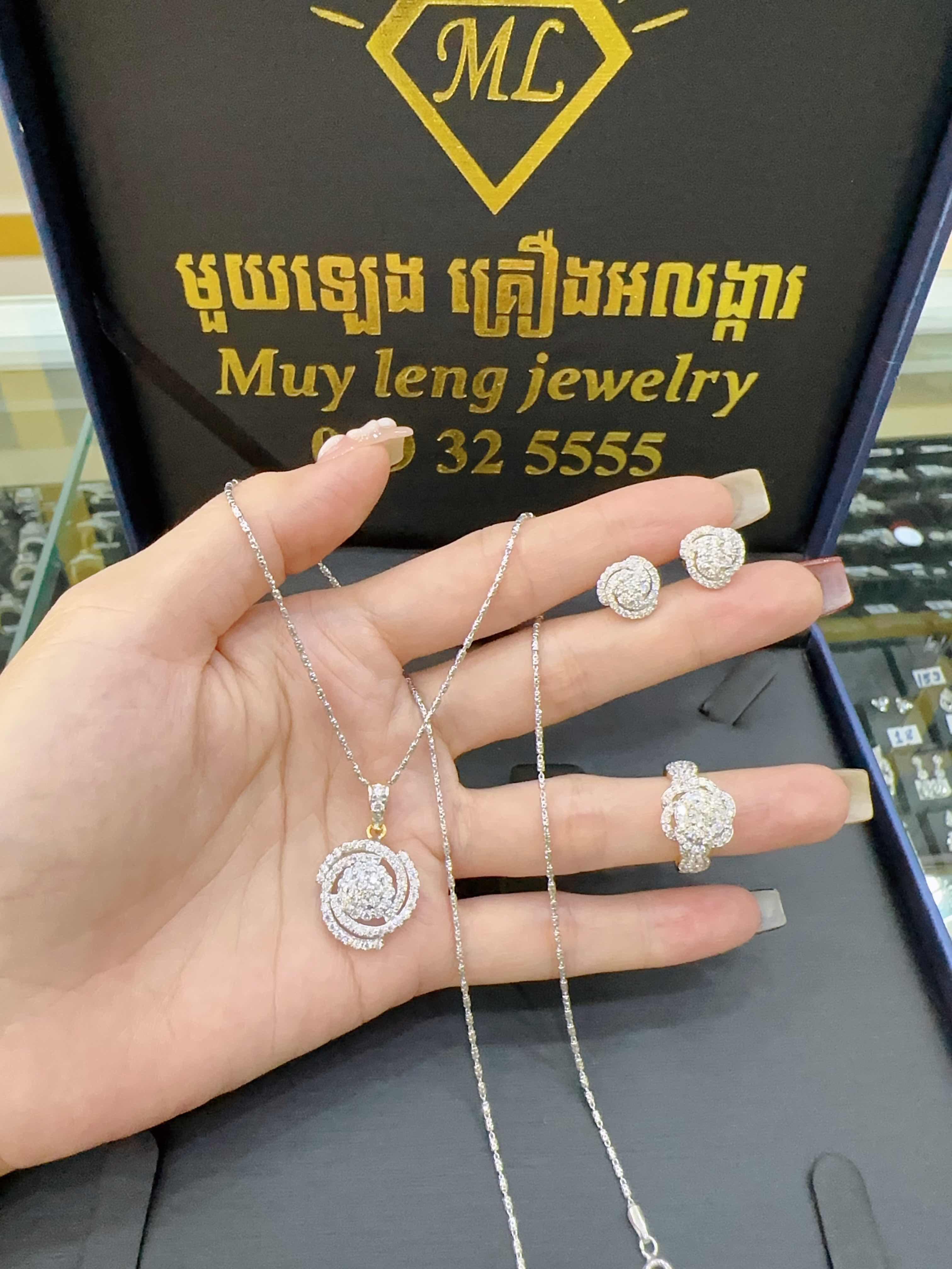 ឈុត