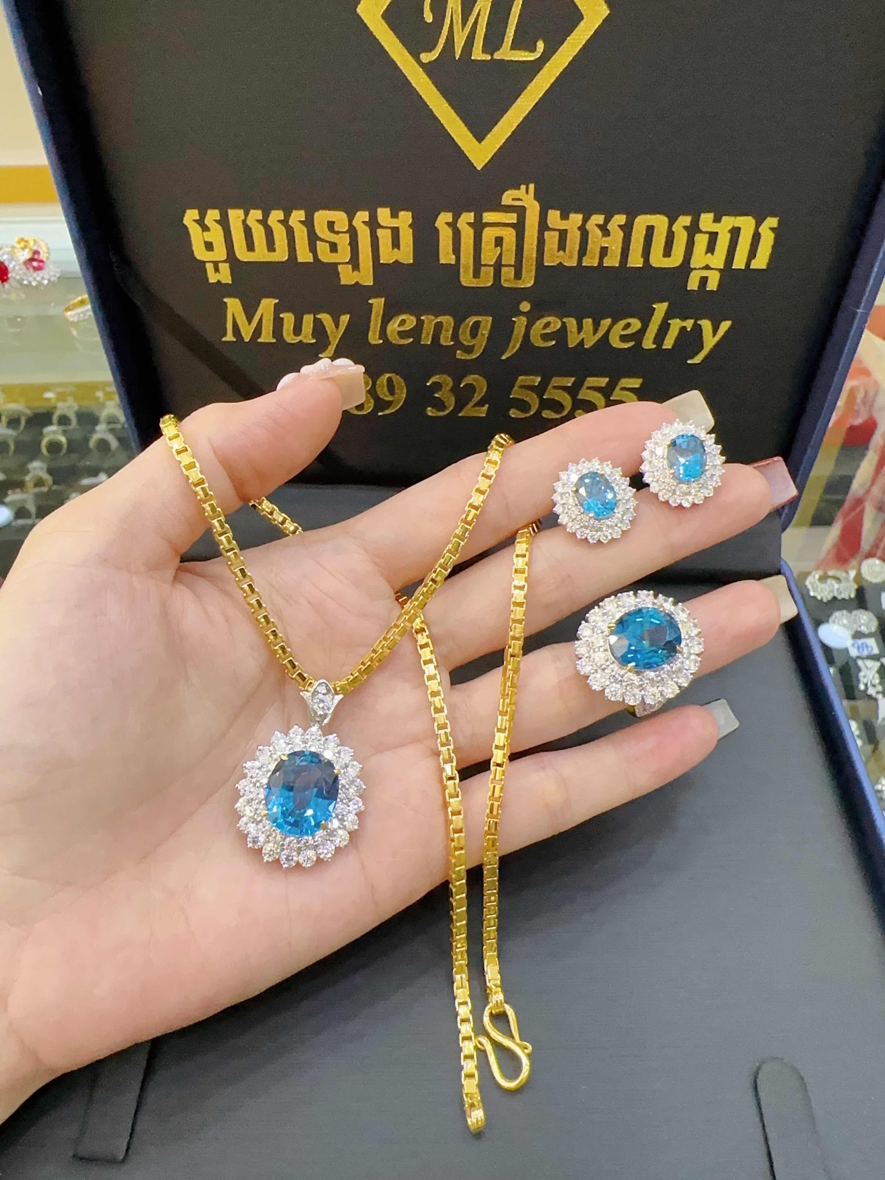 ឈុត