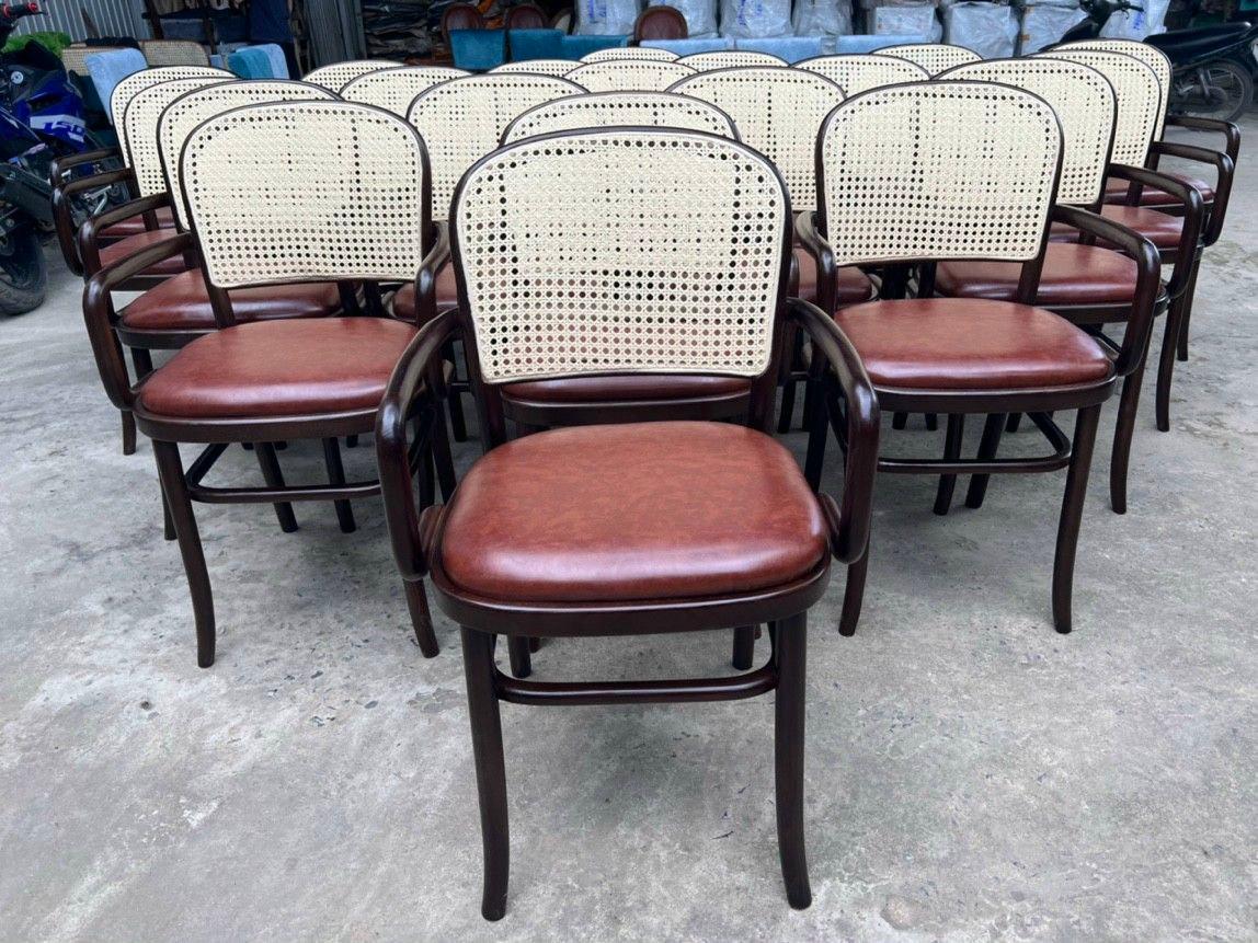 កៅអីឈើលាយផ្តៅ