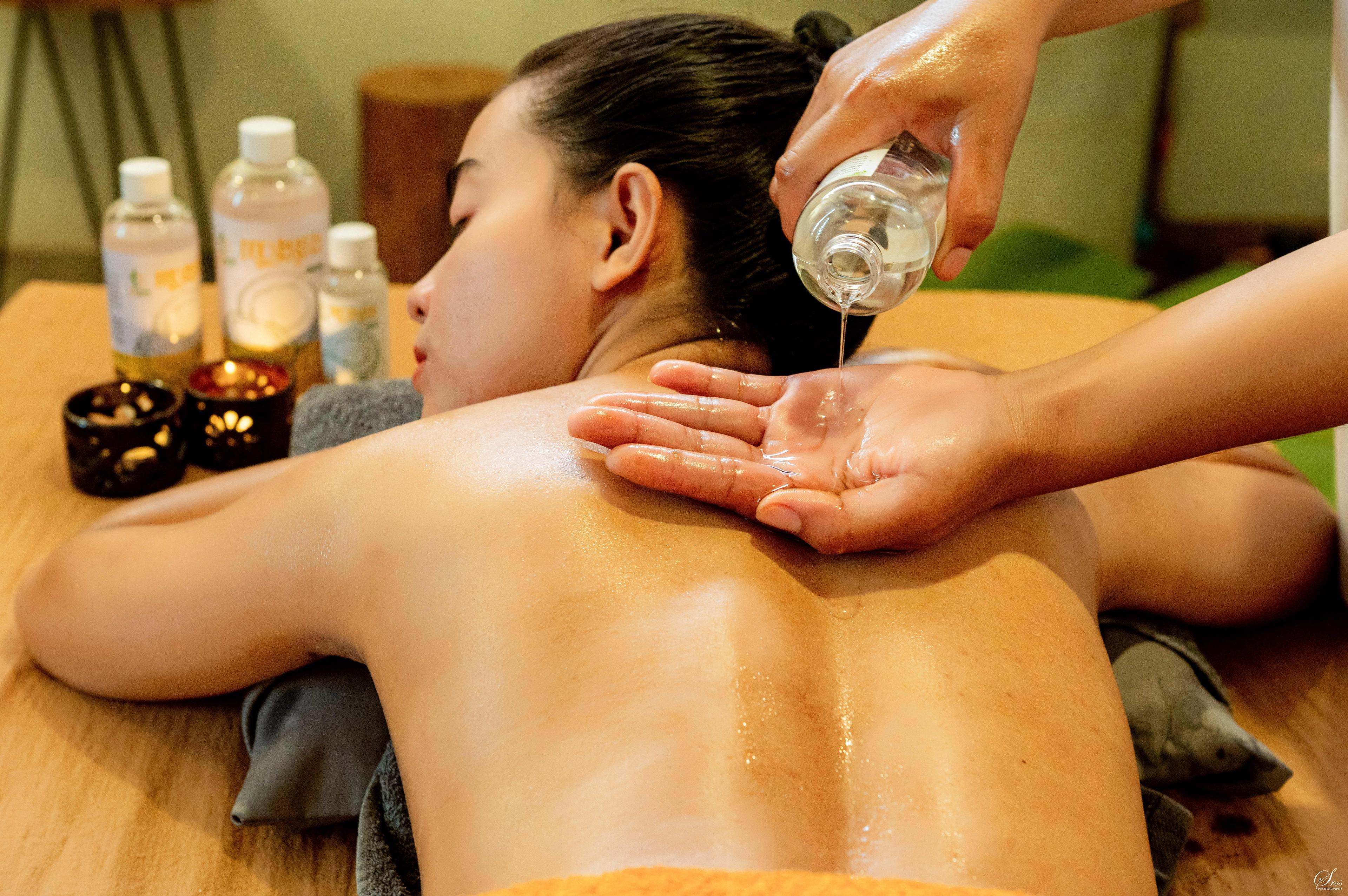ម៉ាស្សាប្រេង | Aromatherapy Massage 60mn