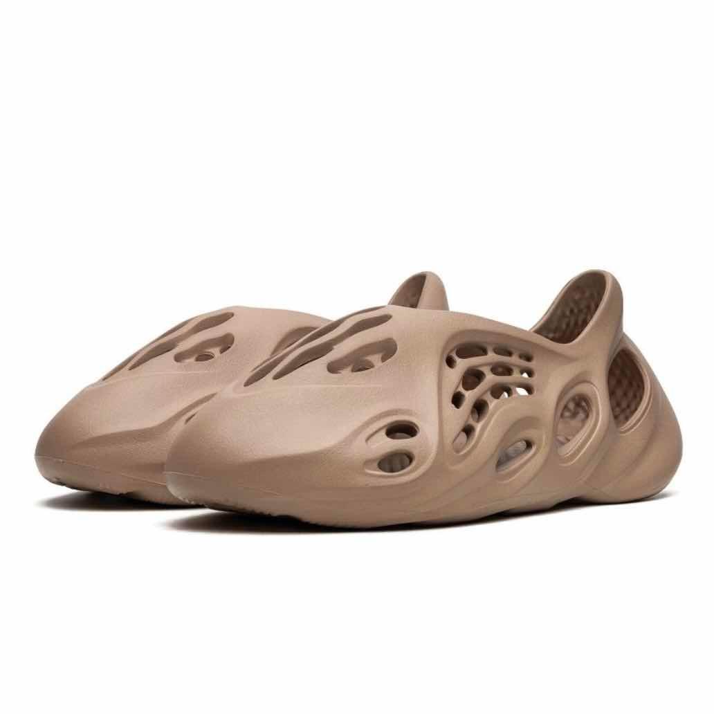 Yeezy Foam RNR Clay Taupe