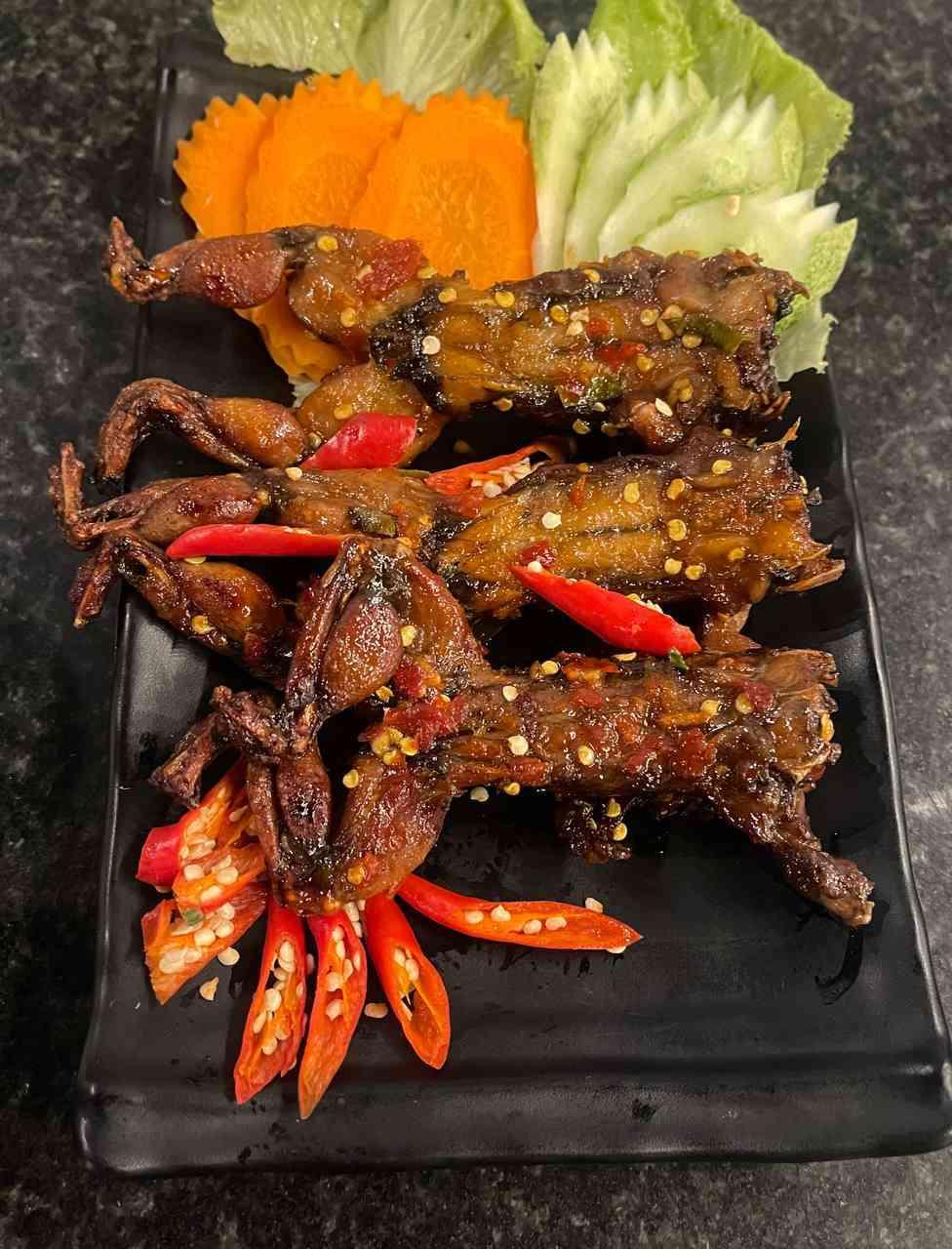 កង្កែបអាំងអំបិលម្ទេស