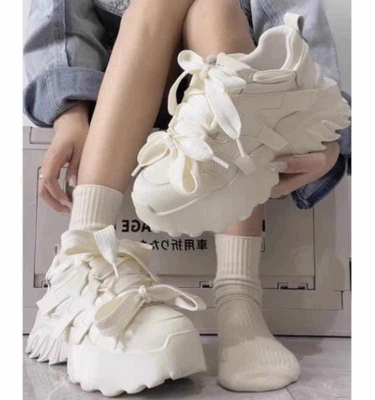 white shose