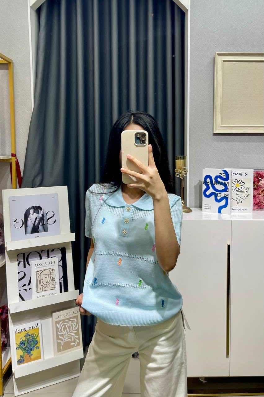 អាវម៉ូត