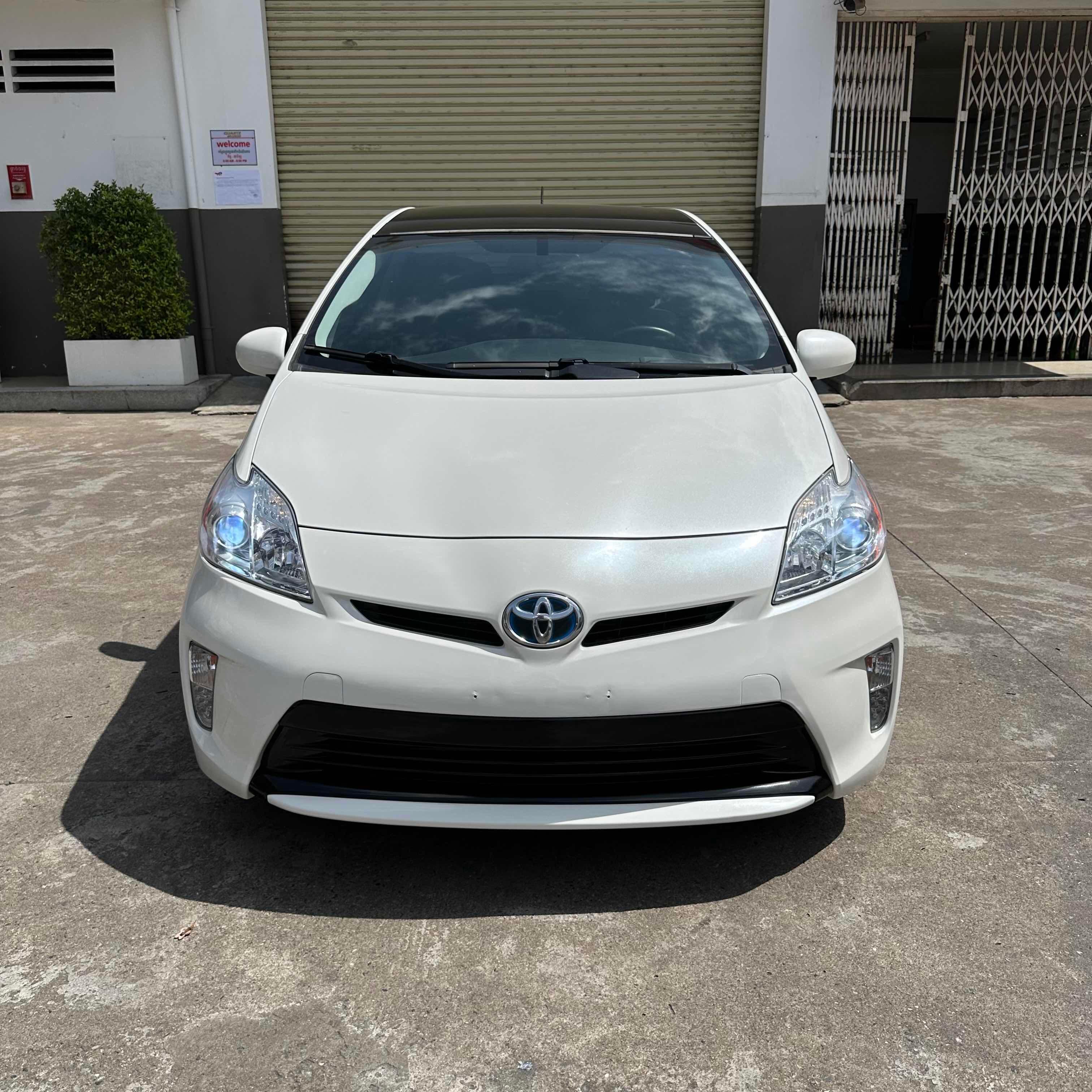 2013 Deluxe Solar | Toyota Prius Option4