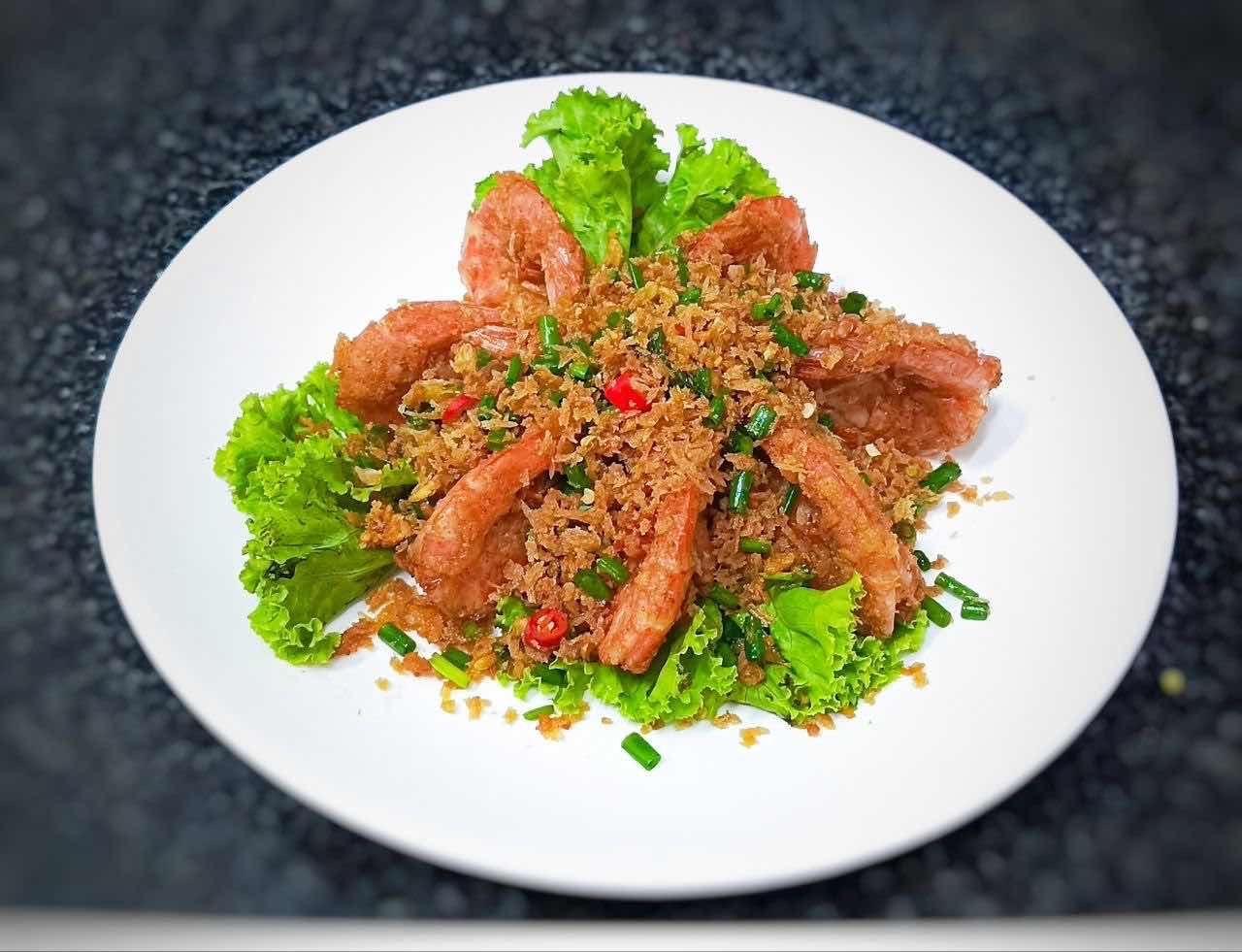 Fried shrimp with garlic
