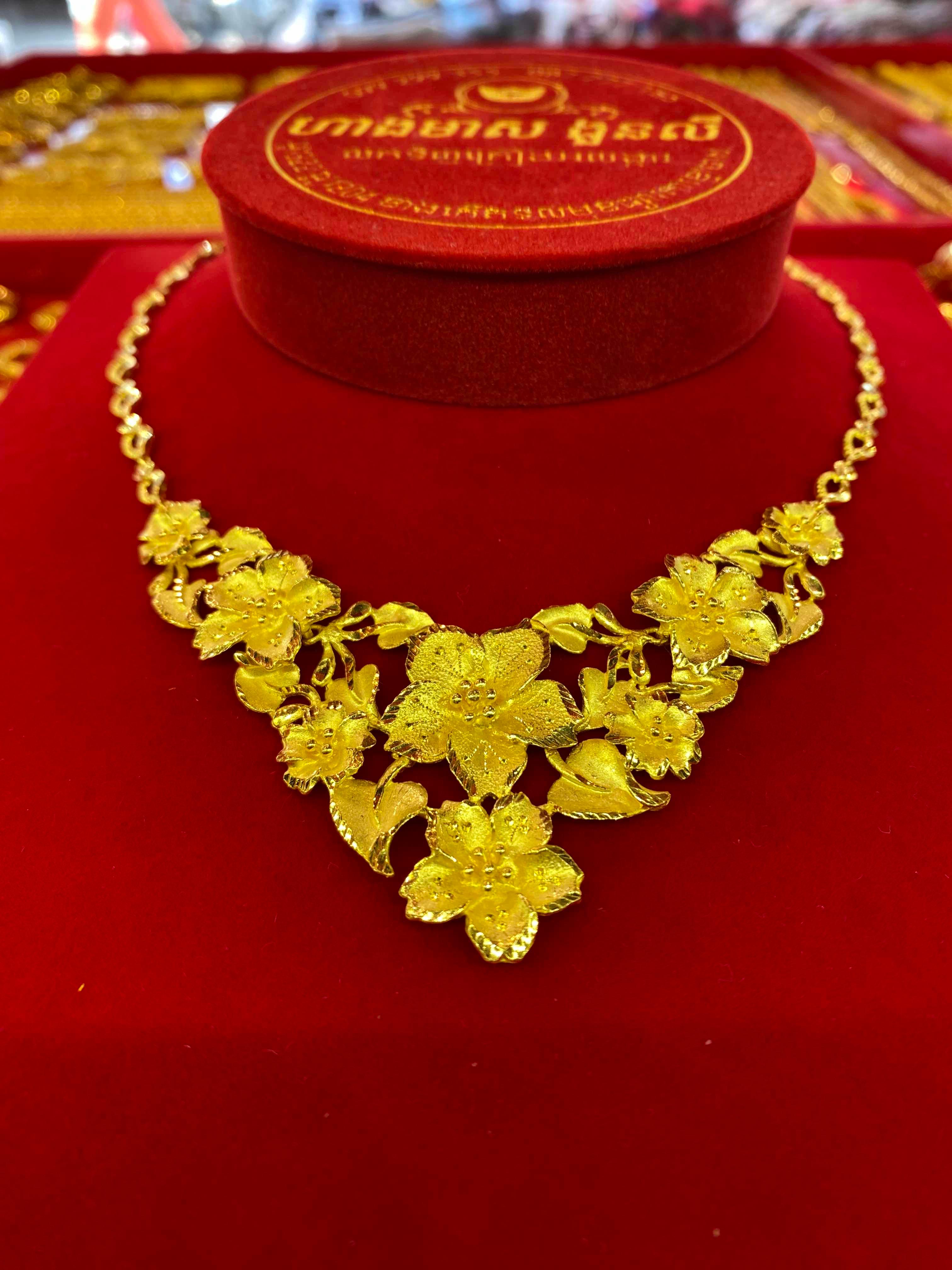 ខ្សែកស្វារ៉េផ្កា 10ជី មាសគីឡូ