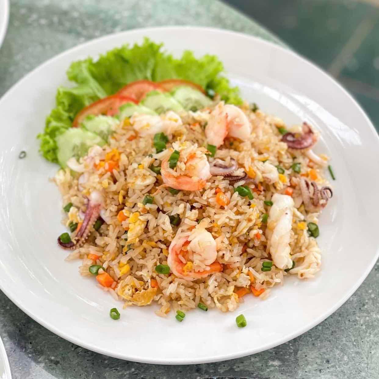 Fried rice with seafood