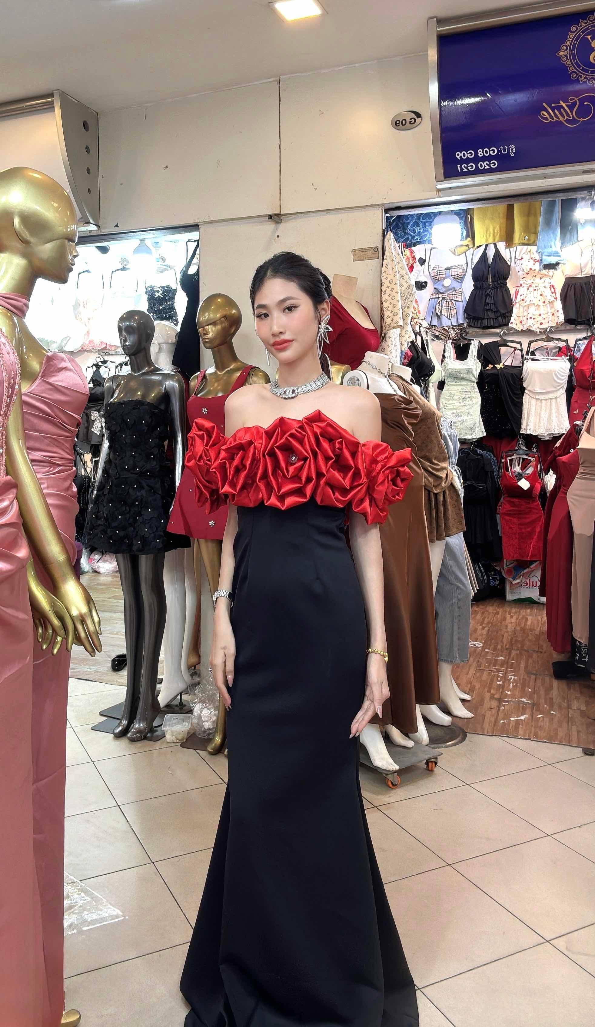 រ៉ូបផ្កាកន្ទុយត្រី