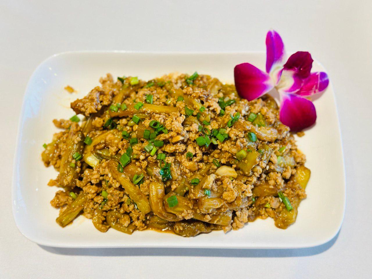 ឆាត្រប់សាច់ជ្រូកចិញ្ច្រាំ Fried Eggplant with Mince Pork