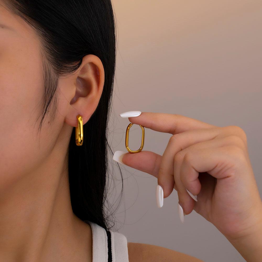 Huggie Eearring