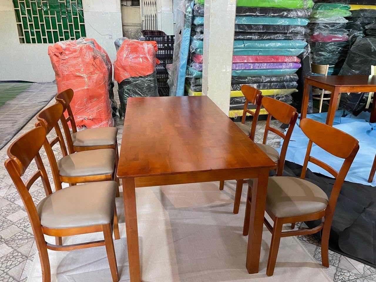 តុឈុតបាយឈេីកៅស៊ូ​ ជេីងឈេីជ្រុង