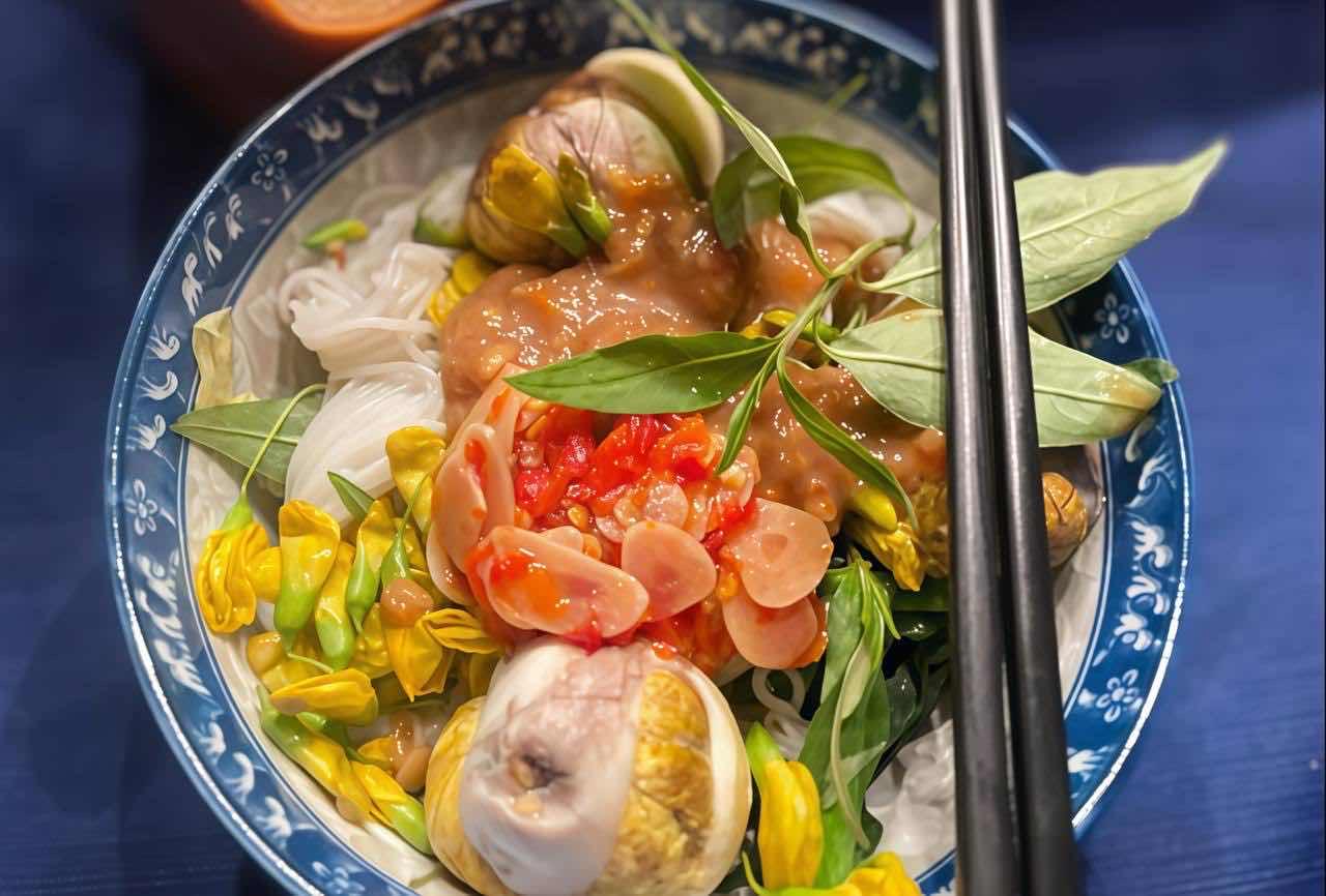 នំបញ្ចុកទឹកប្រហុក ពងទាកូន