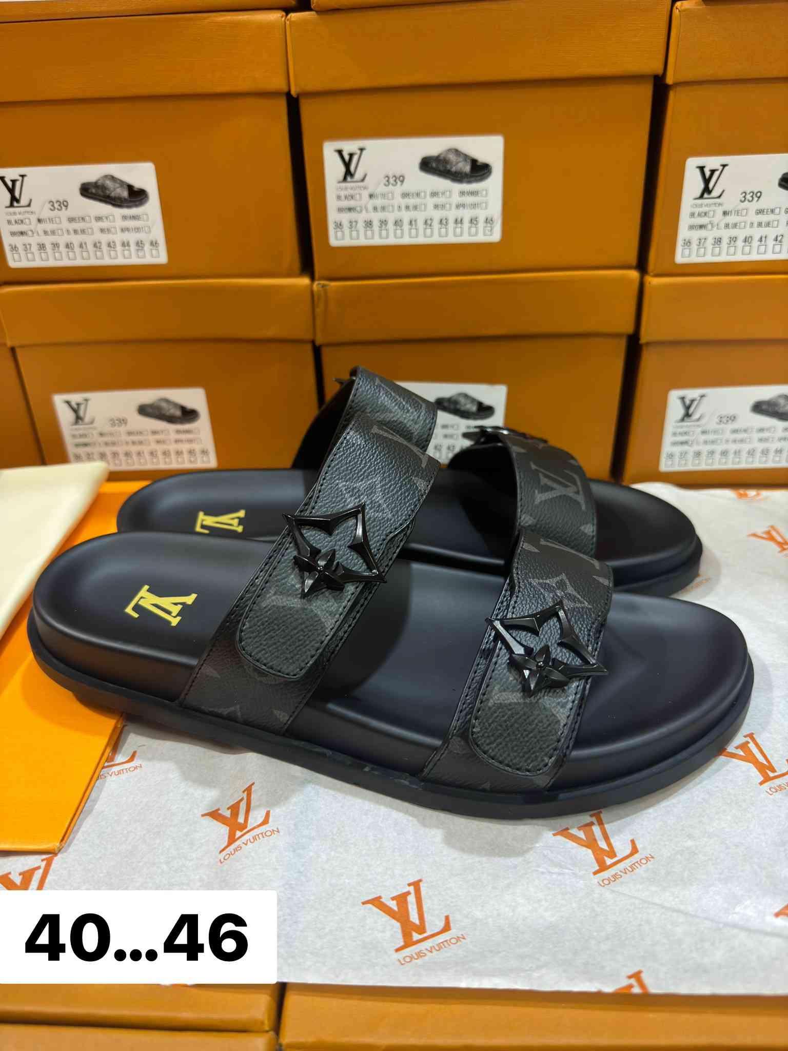 ស្បែកជើង LV