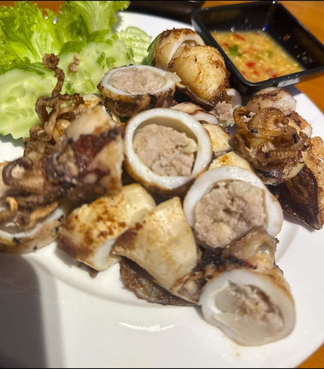 មឹកបំពងញាត់សាច់ជ្រូកចិញ្រ្ជាំ